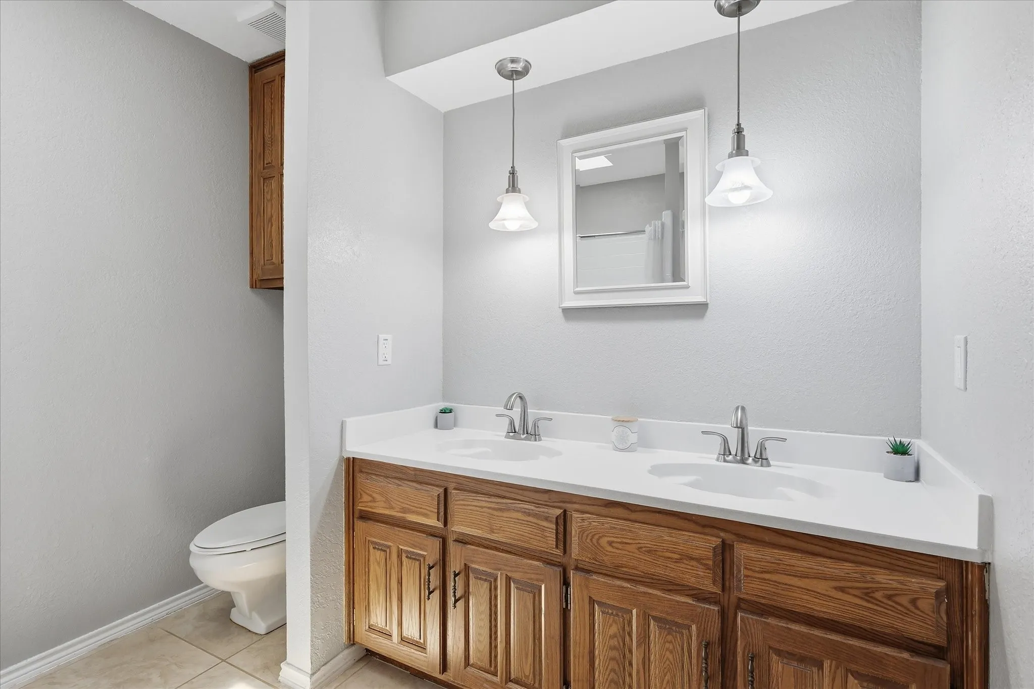 Single Family Residence For Sale in Tarrant County , 2008 Iron Horse Court, Arlington, Texas 76017, 4 Bedroom, 3 Bathroom, 2 Garage spaces, 2,526 Sqft, built in 1979, mls#21284878, Real Estate Agent in Arlington, Homes For Sale in Tarrant county, Homes For Sale in Arlington, Realtor in Arlington Texas, Real Estate Brokerage Independent Realty Texas, Luminita Cordes Realtor