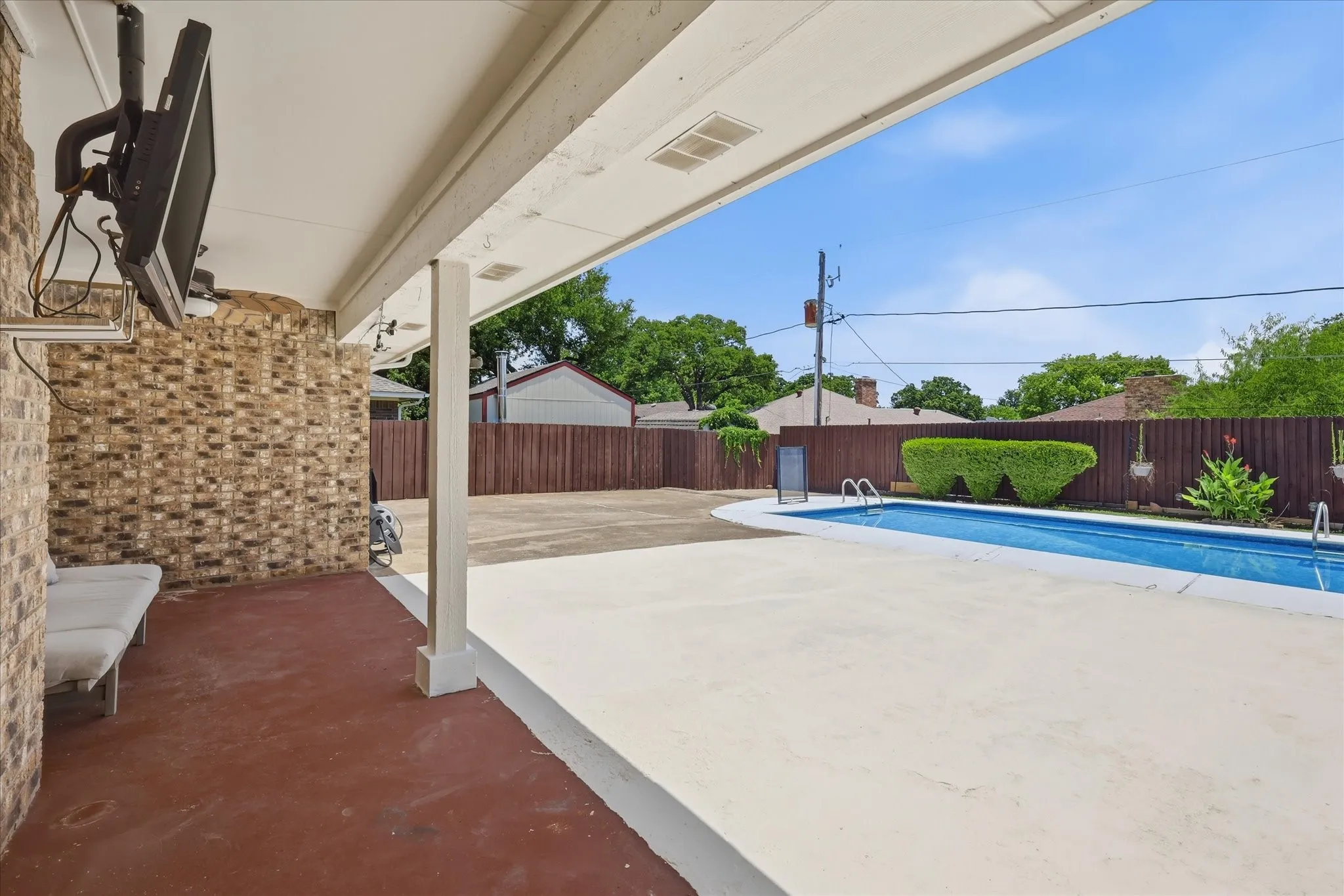 Single Family Residence For Sale in Tarrant County , 2008 Iron Horse Court, Arlington, Texas 76017, 4 Bedroom, 3 Bathroom, 2 Garage spaces, 2,526 Sqft, built in 1979, mls#21284878, Real Estate Agent in Arlington, Homes For Sale in Tarrant county, Homes For Sale in Arlington, Realtor in Arlington Texas, Real Estate Brokerage Independent Realty Texas, Luminita Cordes Realtor