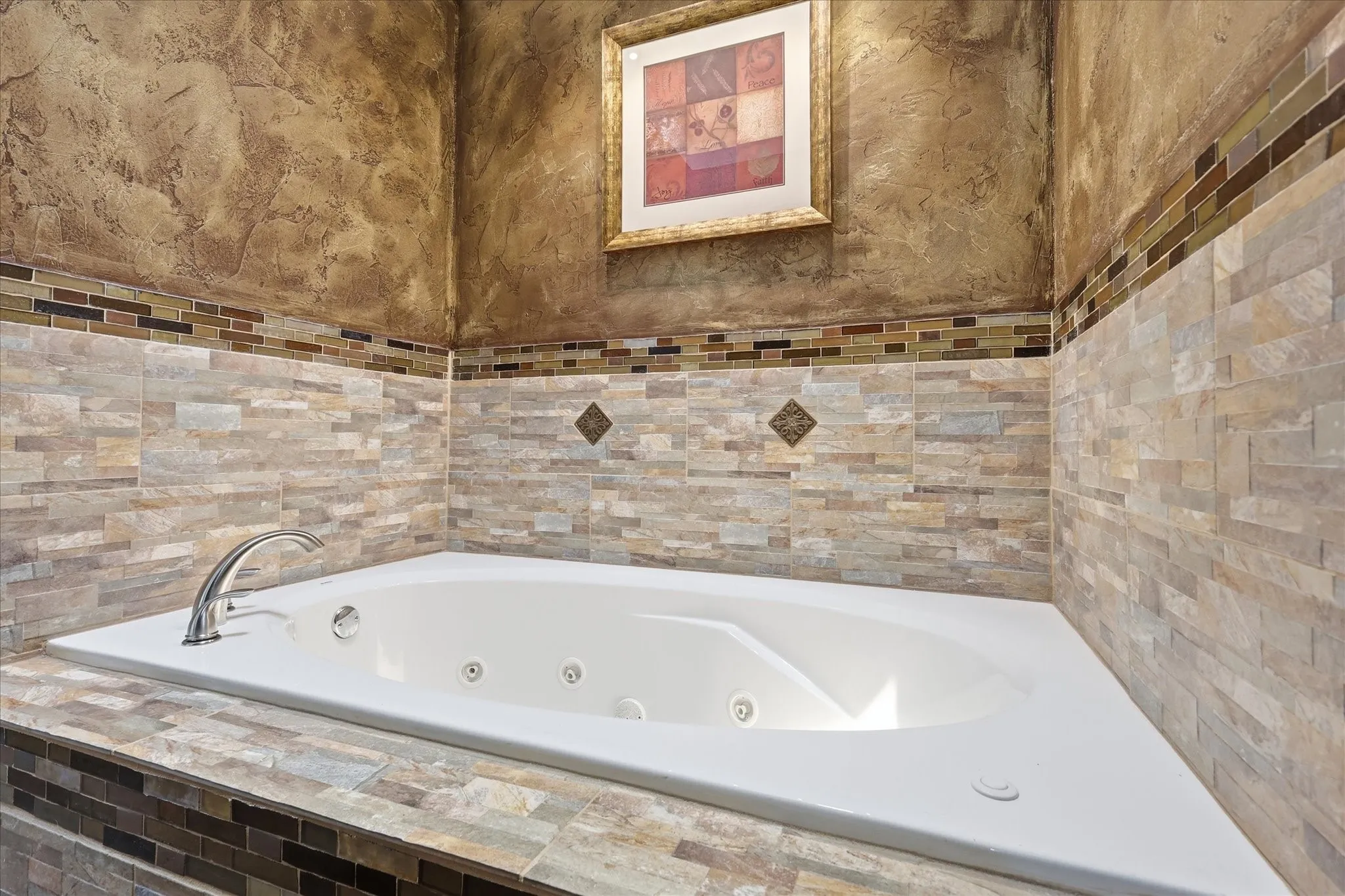 Single Family Residence For Sale in Tarrant County , 2008 Iron Horse Court, Arlington, Texas 76017, 4 Bedroom, 3 Bathroom, 2 Garage spaces, 2,526 Sqft, built in 1979, mls#21284878, Real Estate Agent in Arlington, Homes For Sale in Tarrant county, Homes For Sale in Arlington, Realtor in Arlington Texas, Real Estate Brokerage Independent Realty Texas, Luminita Cordes Realtor