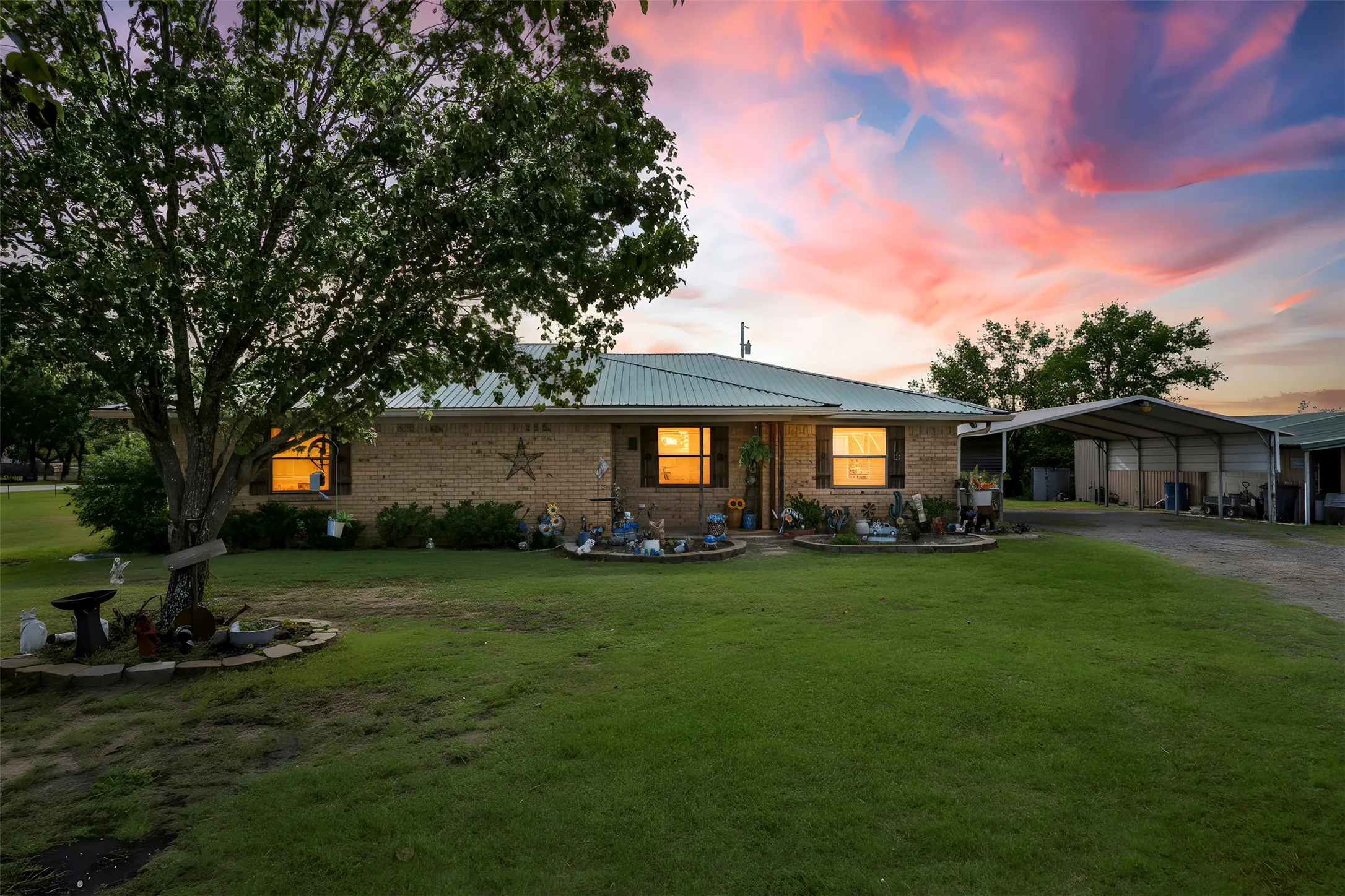 Farm For Sale in Ellis County , 2073 Fm 1182, Ennis, Texas 75119, 3 Bedrooms, 2 Bathrooms, Garage spaces, 1,700 Sqft, built in 1977, Price $750,000, mls#21288459, Real Estate Agent in Ennis, Homes For Sale in Ellis county, Homes For Sale in Ennis, Realtor in Ennis Texas, Real Estate Brokerage Independent Realty Texas, Luminita Cordes Realtor