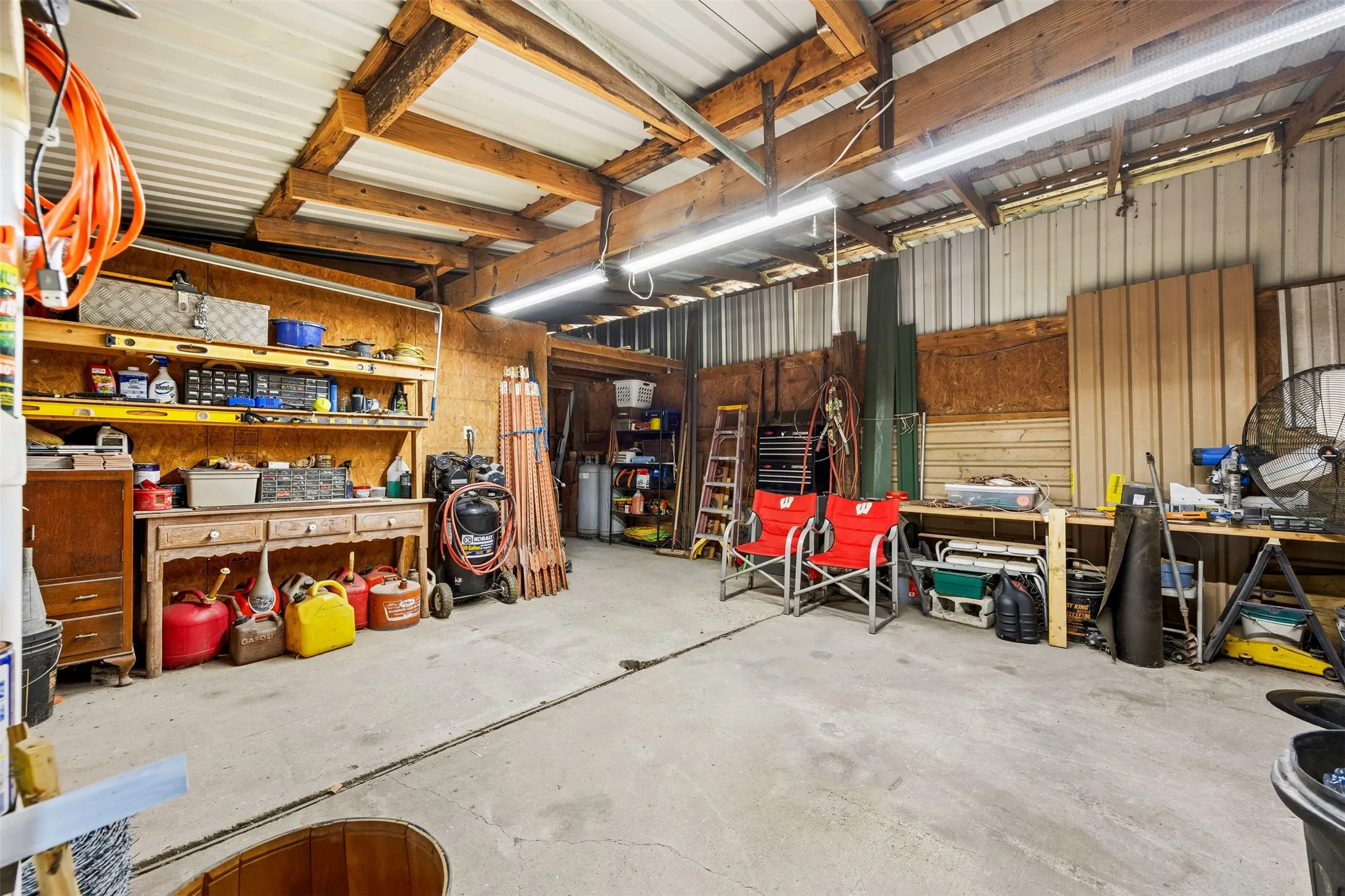 Farm For Sale in Ellis County , 2073 Fm 1182, Ennis, Texas 75119, 3 Bedrooms, 2 Bathrooms, Garage spaces, 1,700 Sqft, built in 1977, Price $750,000, mls#21288459, Real Estate Agent in Ennis, Homes For Sale in Ellis county, Homes For Sale in Ennis, Realtor in Ennis Texas, Real Estate Brokerage Independent Realty Texas, Luminita Cordes Realtor