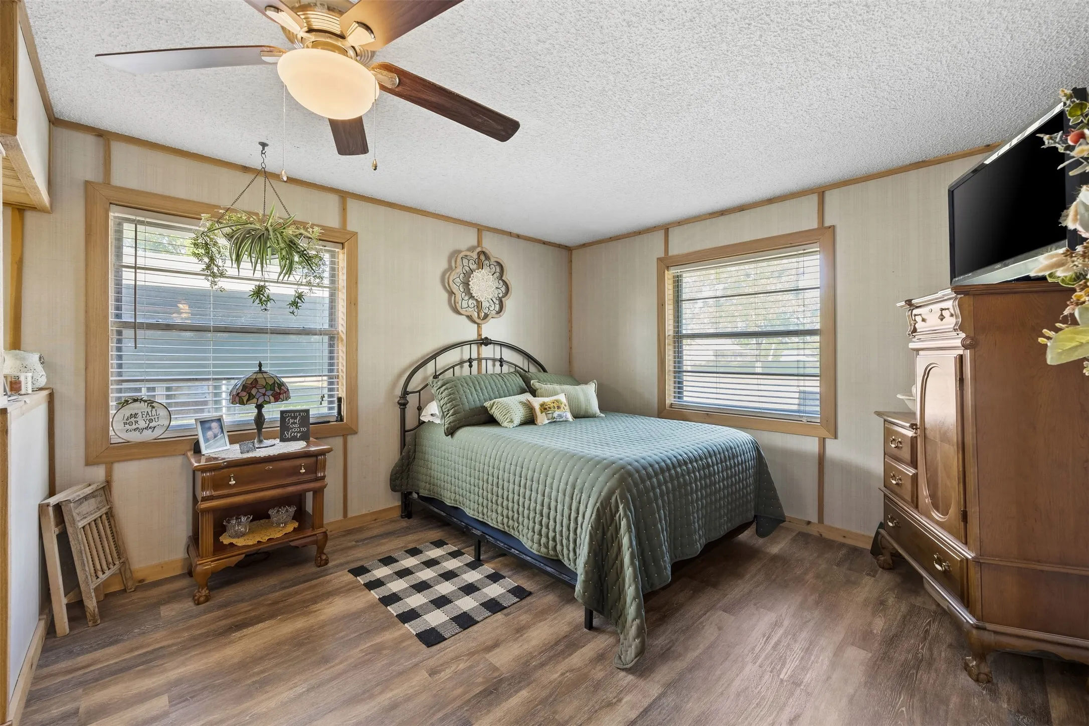 Farm For Sale in Ellis County , 2073 Fm 1182, Ennis, Texas 75119, 3 Bedrooms, 2 Bathrooms, Garage spaces, 1,700 Sqft, built in 1977, Price $750,000, mls#21288459, Real Estate Agent in Ennis, Homes For Sale in Ellis county, Homes For Sale in Ennis, Realtor in Ennis Texas, Real Estate Brokerage Independent Realty Texas, Luminita Cordes Realtor