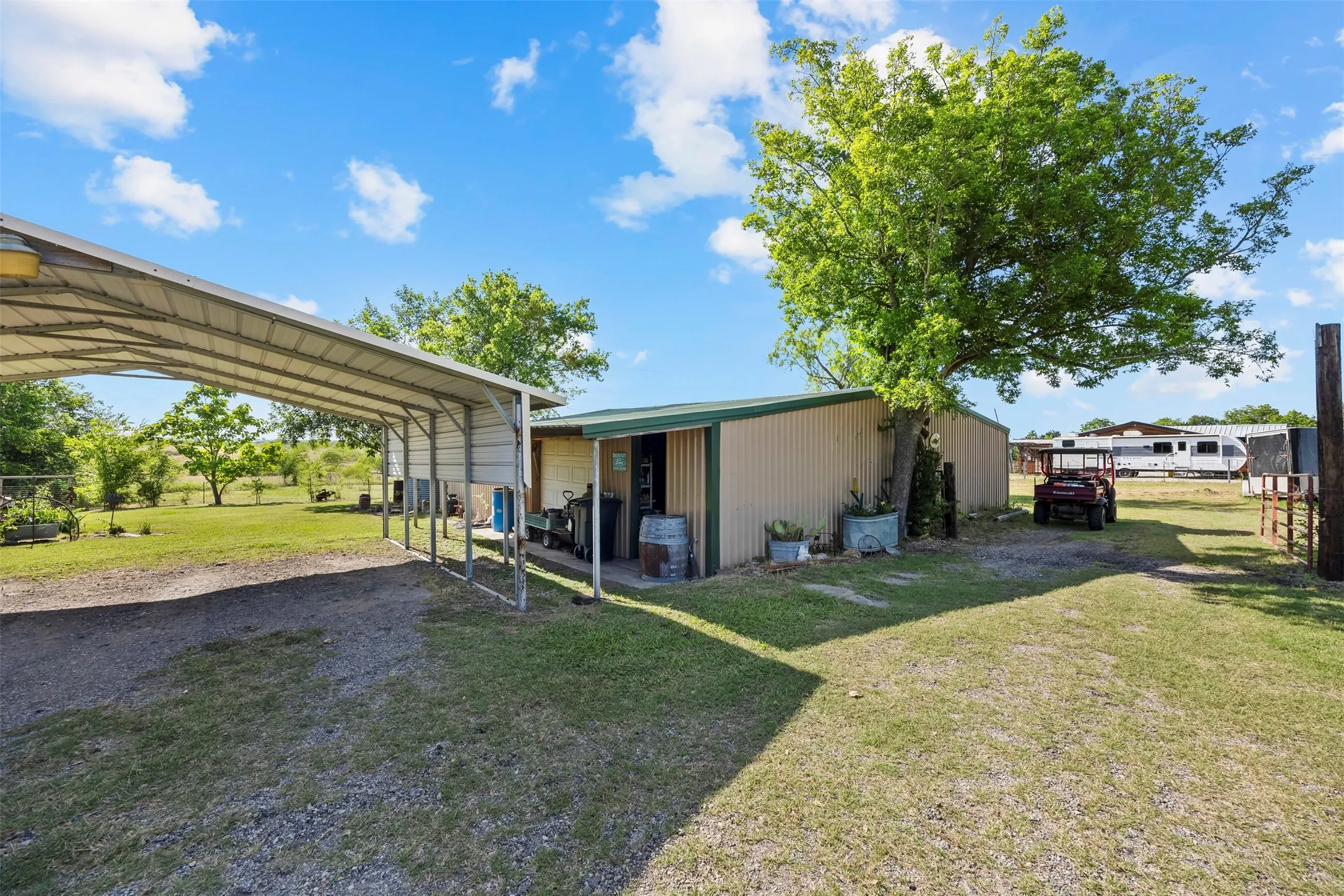 Farm For Sale in Ellis County , 2073 Fm 1182, Ennis, Texas 75119, 3 Bedrooms, 2 Bathrooms, Garage spaces, 1,700 Sqft, built in 1977, Price $750,000, mls#21288459, Real Estate Agent in Ennis, Homes For Sale in Ellis county, Homes For Sale in Ennis, Realtor in Ennis Texas, Real Estate Brokerage Independent Realty Texas, Luminita Cordes Realtor