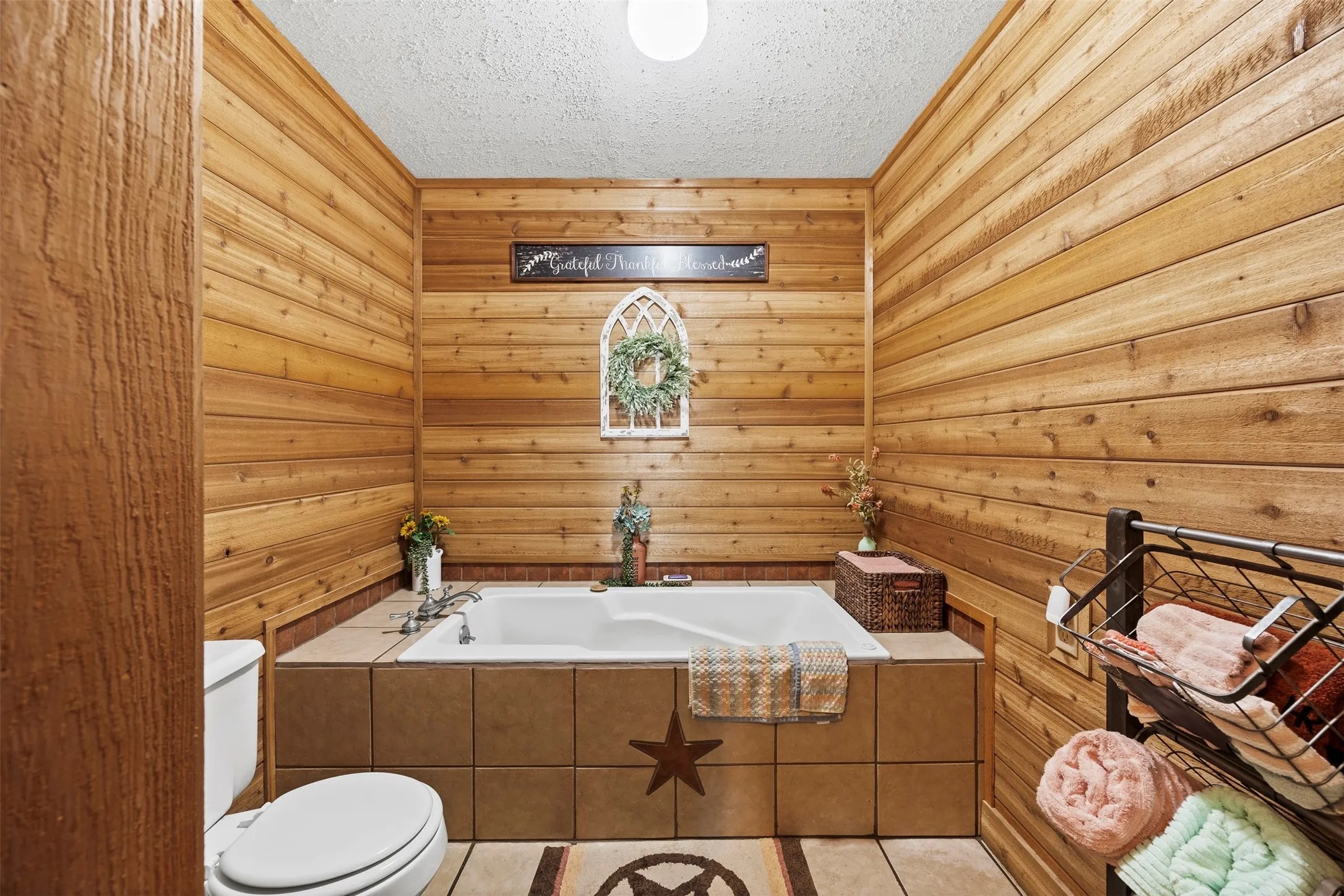 Farm For Sale in Ellis County , 2073 Fm 1182, Ennis, Texas 75119, 3 Bedrooms, 2 Bathrooms, Garage spaces, 1,700 Sqft, built in 1977, Price $750,000, mls#21288459, Real Estate Agent in Ennis, Homes For Sale in Ellis county, Homes For Sale in Ennis, Realtor in Ennis Texas, Real Estate Brokerage Independent Realty Texas, Luminita Cordes Realtor
