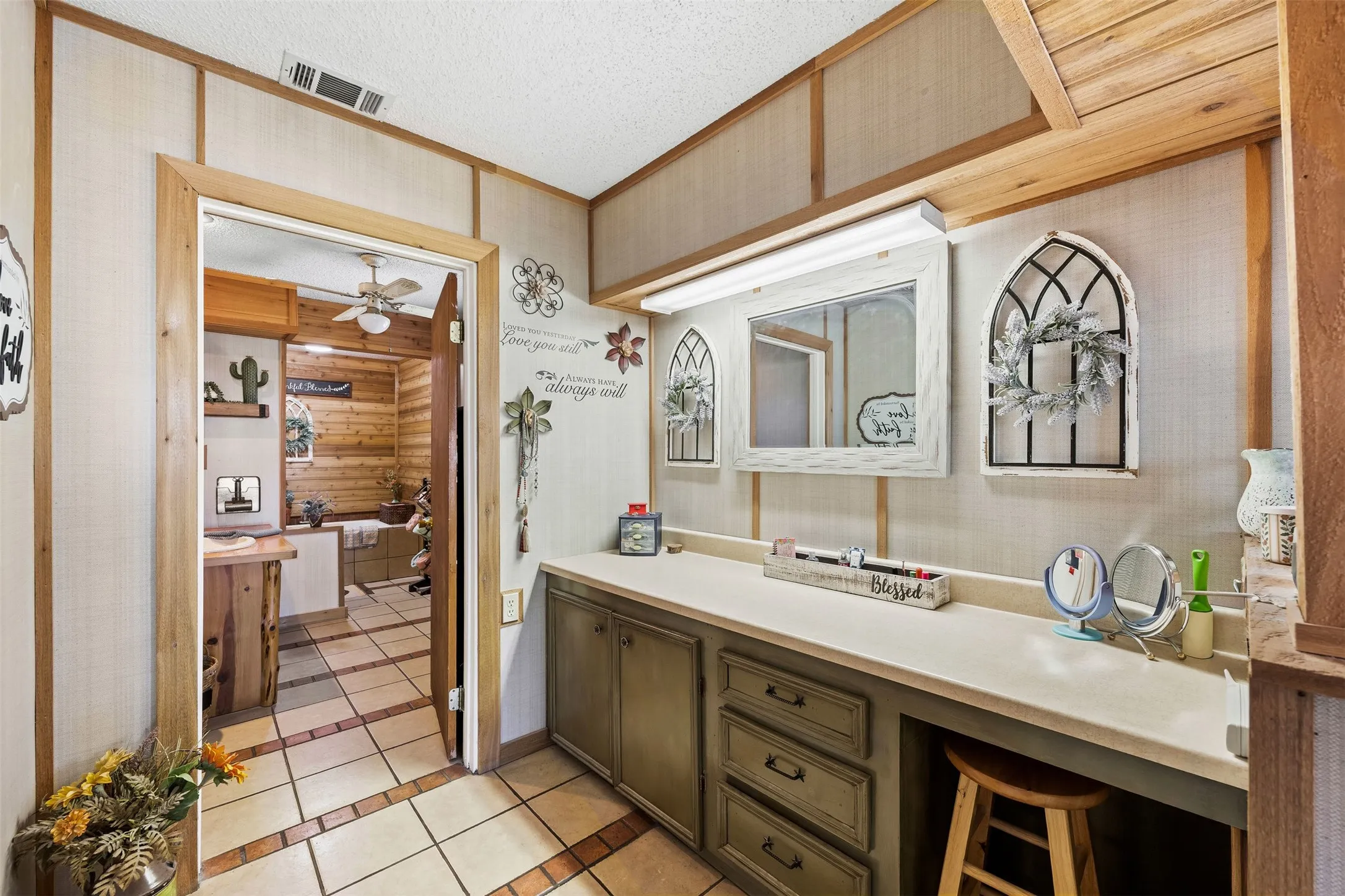 Farm For Sale in Ellis County , 2073 Fm 1182, Ennis, Texas 75119, 3 Bedrooms, 2 Bathrooms, Garage spaces, 1,700 Sqft, built in 1977, Price $750,000, mls#21288459, Real Estate Agent in Ennis, Homes For Sale in Ellis county, Homes For Sale in Ennis, Realtor in Ennis Texas, Real Estate Brokerage Independent Realty Texas, Luminita Cordes Realtor