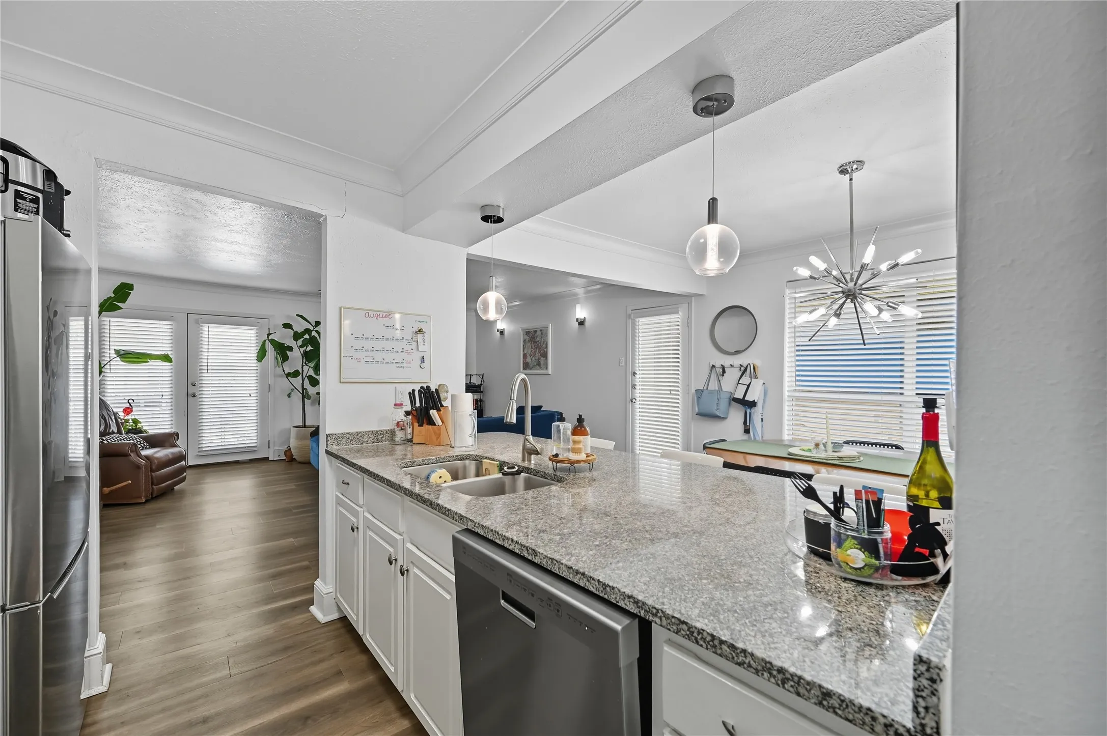 Condominium For Sale in Dallas County , 5927 E University Boulevard 221, Dallas, Texas 75206, 2 Bedroom, 2 Bathroom, Garage spaces, 1,118 Sqft, built in 1964, mls#21292331, Real Estate Agent in Dallas, Homes For Sale in Dallas county, Homes For Sale in Dallas, Realtor in Dallas Texas, Real Estate Brokerage Independent Realty Texas, Luminita Cordes Realtor