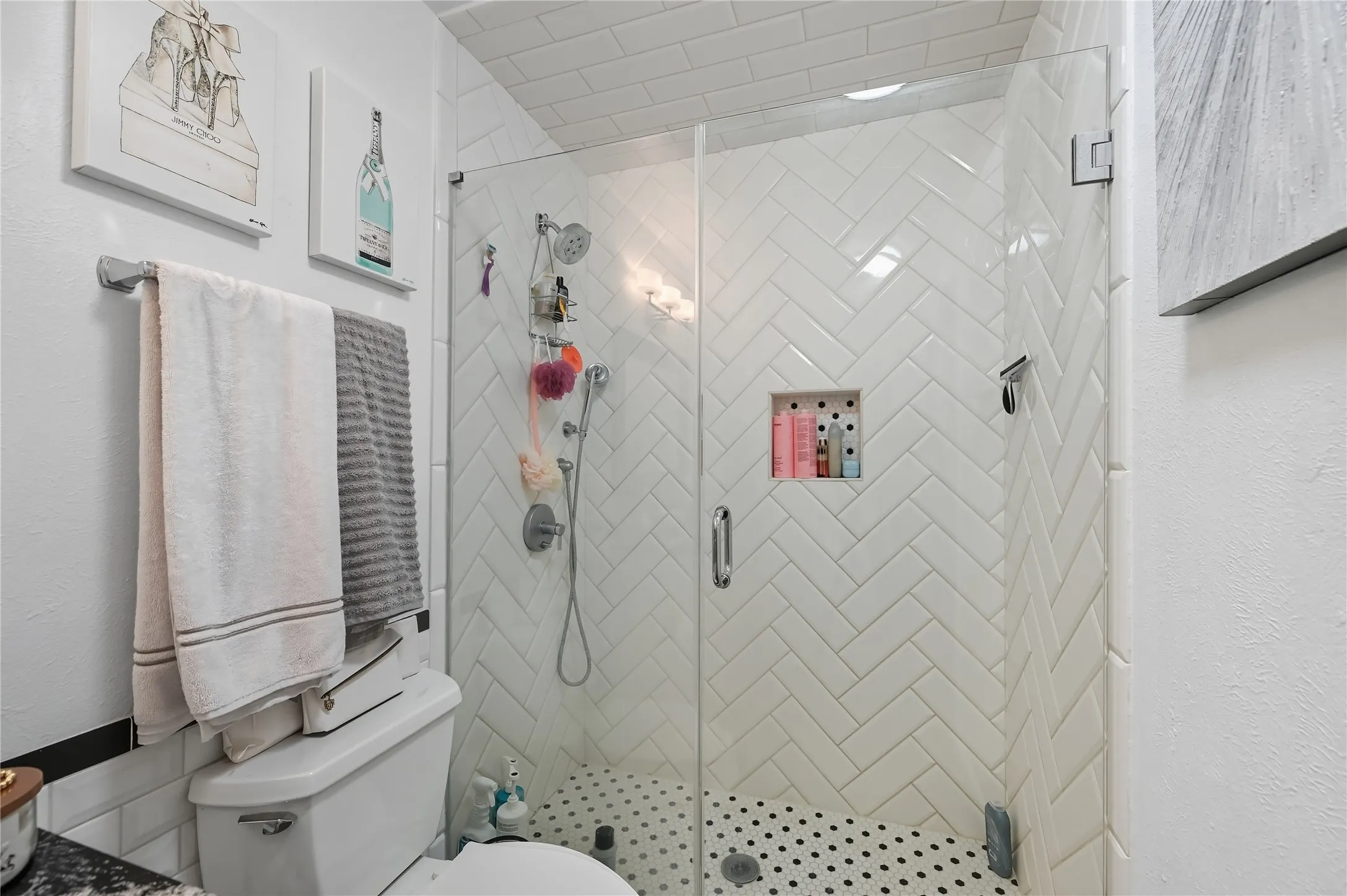 Condominium For Sale in Dallas County , 5927 E University Boulevard 221, Dallas, Texas 75206, 2 Bedroom, 2 Bathroom, Garage spaces, 1,118 Sqft, built in 1964, mls#21292331, Real Estate Agent in Dallas, Homes For Sale in Dallas county, Homes For Sale in Dallas, Realtor in Dallas Texas, Real Estate Brokerage Independent Realty Texas, Luminita Cordes Realtor