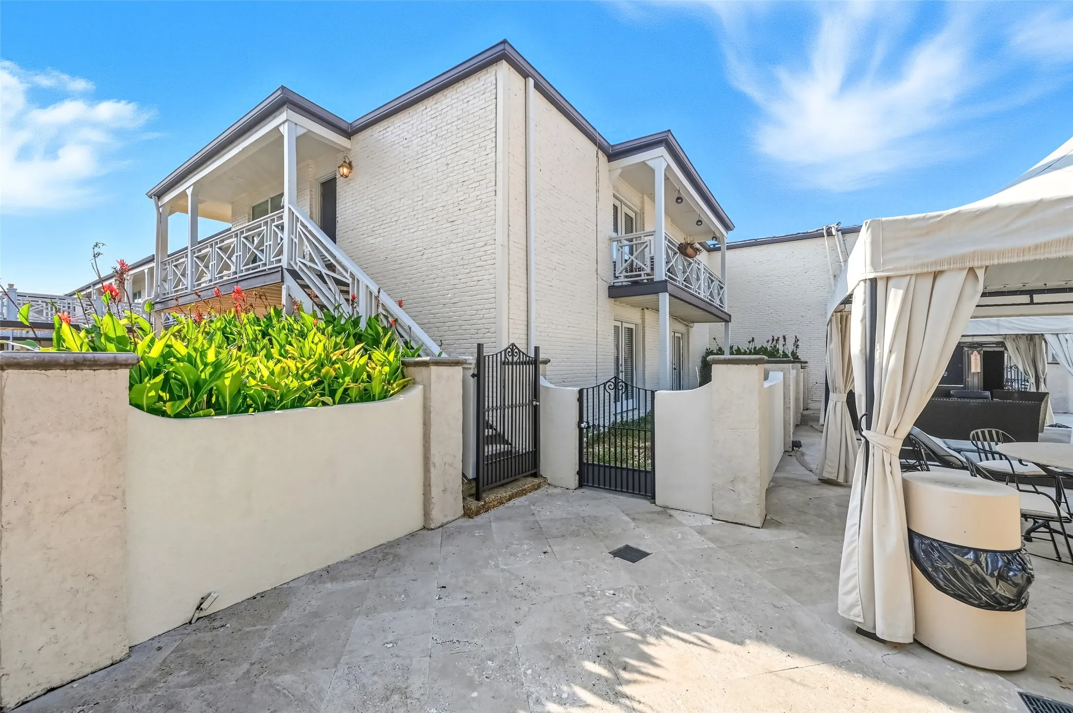 Condominium For Sale in Dallas County , 5927 E University Boulevard 221, Dallas, Texas 75206, 2 Bedroom, 2 Bathroom, Garage spaces, 1,118 Sqft, built in 1964, mls#21292331, Real Estate Agent in Dallas, Homes For Sale in Dallas county, Homes For Sale in Dallas, Realtor in Dallas Texas, Real Estate Brokerage Independent Realty Texas, Luminita Cordes Realtor