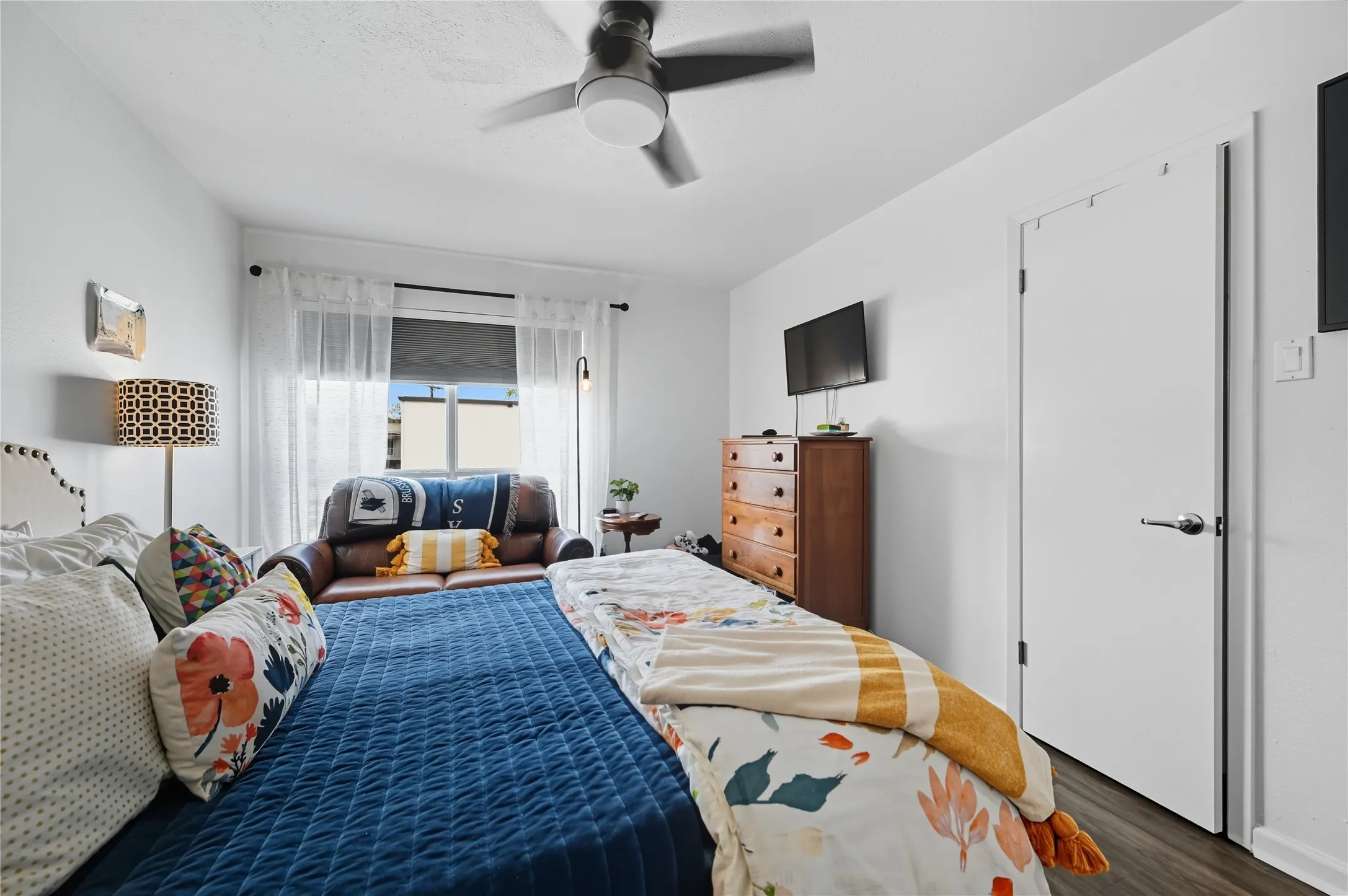 Condominium For Sale in Dallas County , 5927 E University Boulevard 221, Dallas, Texas 75206, 2 Bedroom, 2 Bathroom, Garage spaces, 1,118 Sqft, built in 1964, mls#21292331, Real Estate Agent in Dallas, Homes For Sale in Dallas county, Homes For Sale in Dallas, Realtor in Dallas Texas, Real Estate Brokerage Independent Realty Texas, Luminita Cordes Realtor