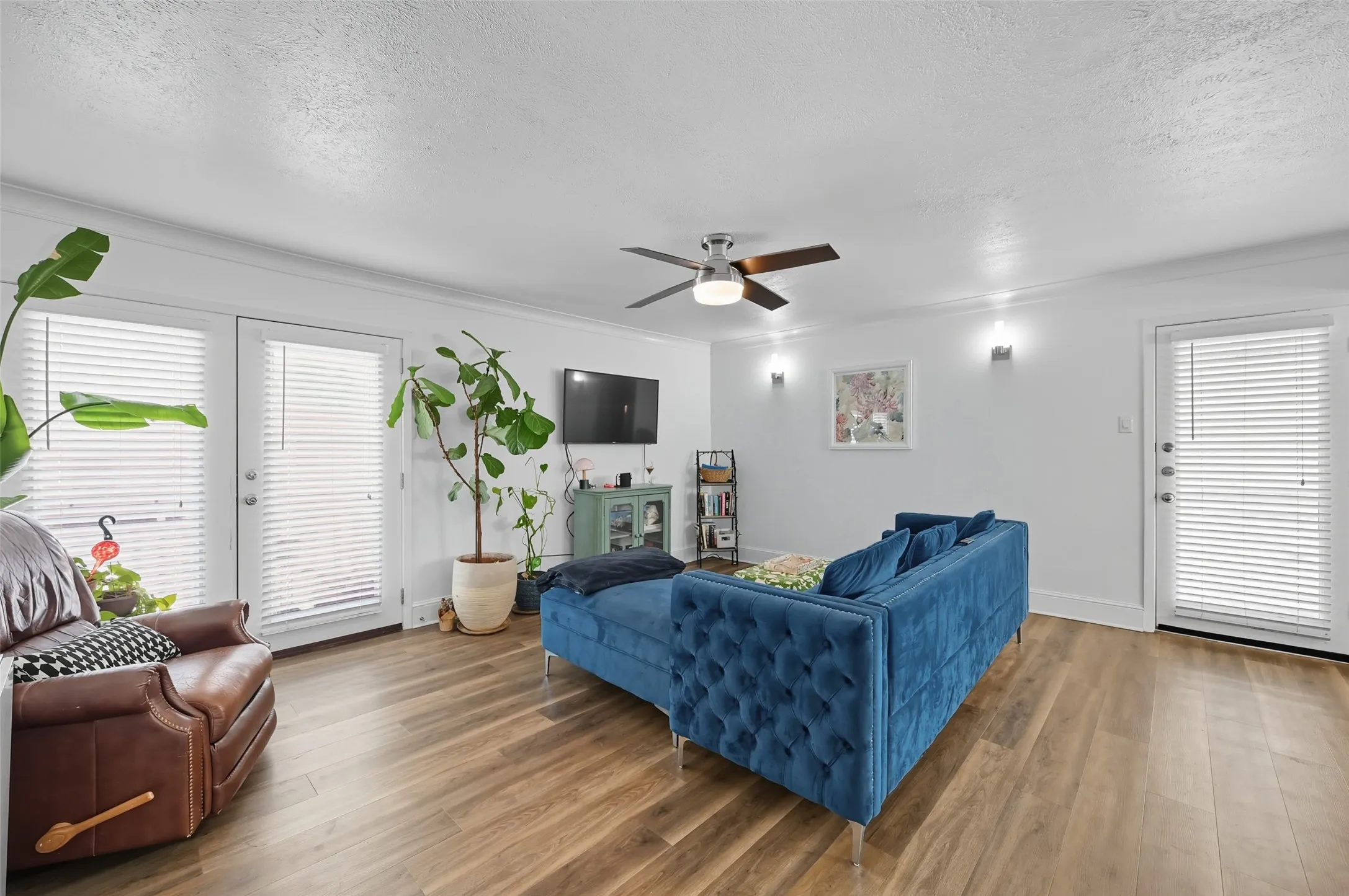 Condominium For Sale in Dallas County , 5927 E University Boulevard 221, Dallas, Texas 75206, 2 Bedroom, 2 Bathroom, Garage spaces, 1,118 Sqft, built in 1964, mls#21292331, Real Estate Agent in Dallas, Homes For Sale in Dallas county, Homes For Sale in Dallas, Realtor in Dallas Texas, Real Estate Brokerage Independent Realty Texas, Luminita Cordes Realtor