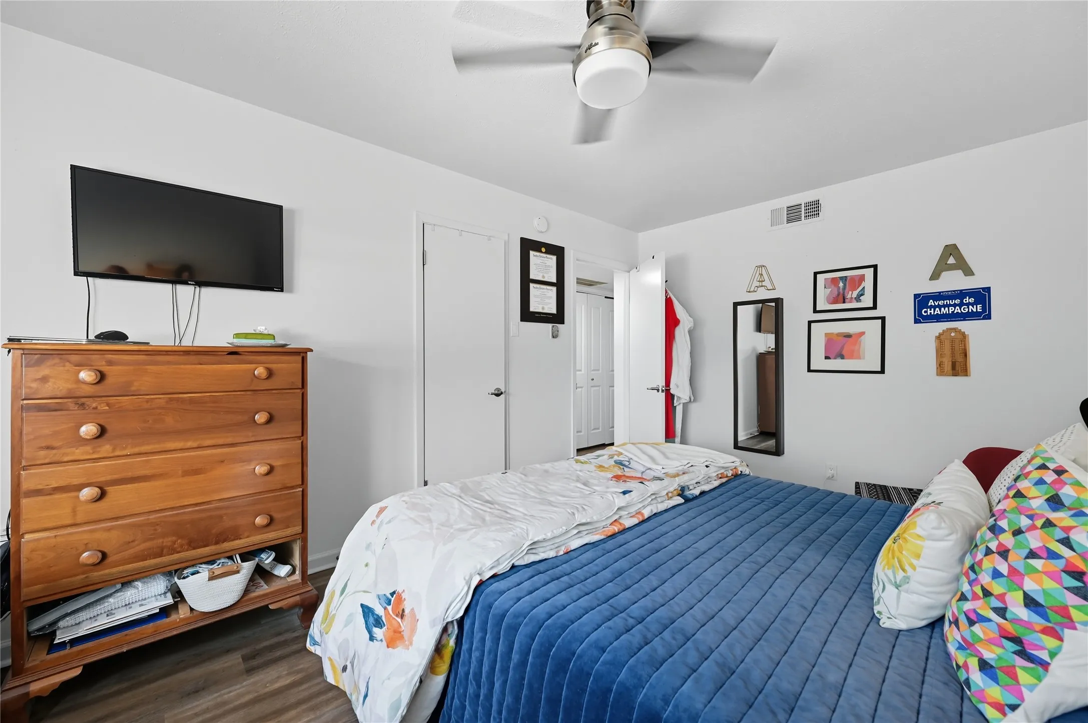 Condominium For Sale in Dallas County , 5927 E University Boulevard 221, Dallas, Texas 75206, 2 Bedroom, 2 Bathroom, Garage spaces, 1,118 Sqft, built in 1964, mls#21292331, Real Estate Agent in Dallas, Homes For Sale in Dallas county, Homes For Sale in Dallas, Realtor in Dallas Texas, Real Estate Brokerage Independent Realty Texas, Luminita Cordes Realtor