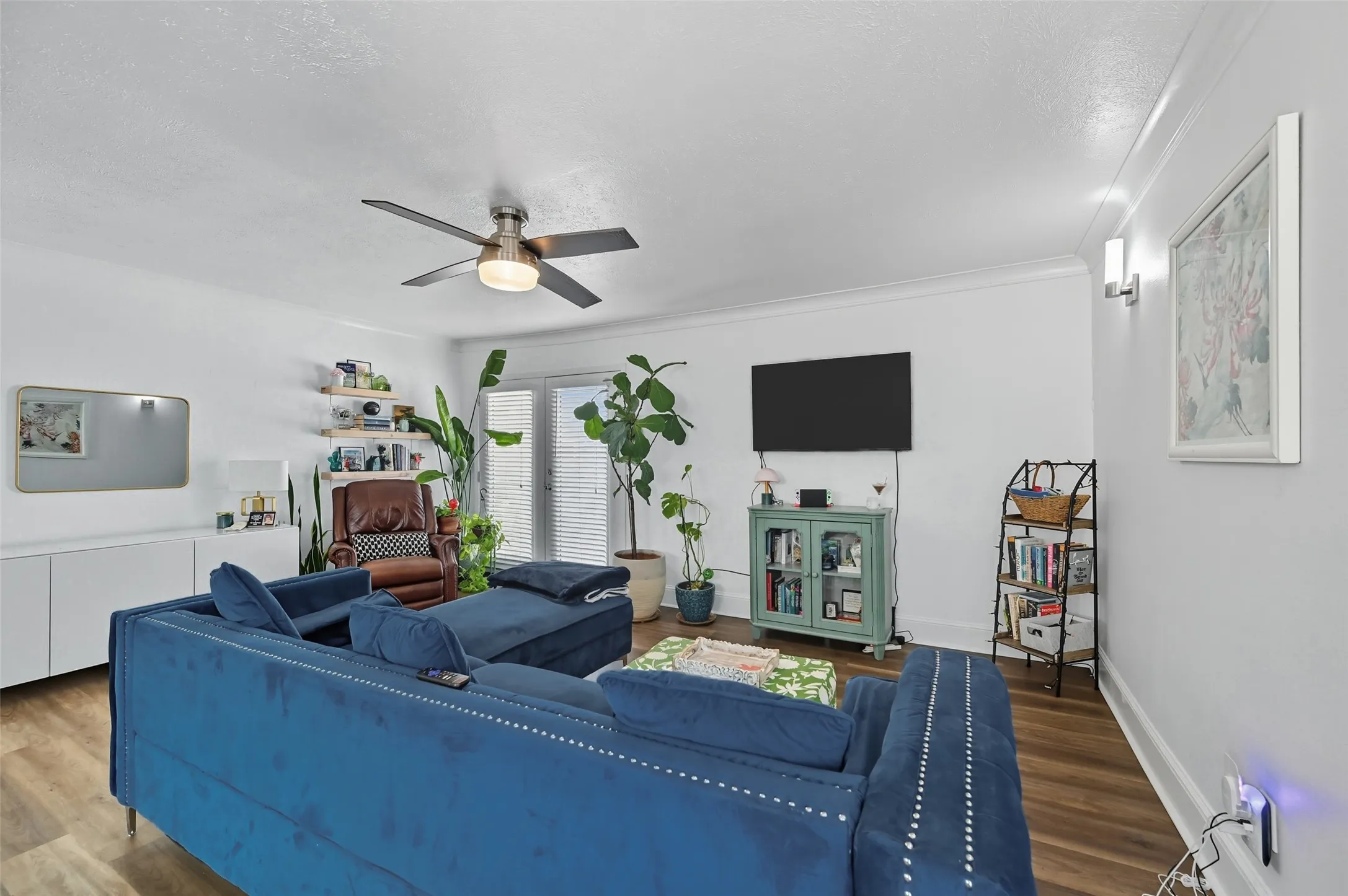 Condominium For Sale in Dallas County , 5927 E University Boulevard 221, Dallas, Texas 75206, 2 Bedroom, 2 Bathroom, Garage spaces, 1,118 Sqft, built in 1964, mls#21292331, Real Estate Agent in Dallas, Homes For Sale in Dallas county, Homes For Sale in Dallas, Realtor in Dallas Texas, Real Estate Brokerage Independent Realty Texas, Luminita Cordes Realtor