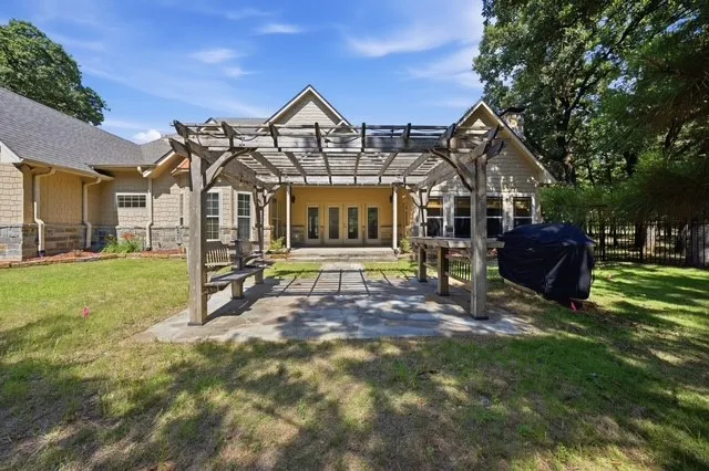 Single Family Residence For Sale in Henderson County , 7811 Angelina Drive, Athens, Texas 75752, 4 Bedroom, 3 Bathroom, 3 Garage spaces, 3,391 Sqft, built in 2012, mls#21292344, Real Estate Agent in Athens, Homes For Sale in Henderson county, Homes For Sale in Athens, Realtor in Athens Texas, Real Estate Brokerage Independent Realty Texas, Luminita Cordes Realtor