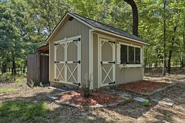 Single Family Residence For Sale in Henderson County , 7811 Angelina Drive, Athens, Texas 75752, 4 Bedroom, 3 Bathroom, 3 Garage spaces, 3,391 Sqft, built in 2012, mls#21292344, Real Estate Agent in Athens, Homes For Sale in Henderson county, Homes For Sale in Athens, Realtor in Athens Texas, Real Estate Brokerage Independent Realty Texas, Luminita Cordes Realtor