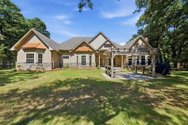 Single Family Residence For Sale in Henderson County , 7811 Angelina Drive, Athens, Texas 75752, 4 Bedroom, 3 Bathroom, 3 Garage spaces, 3,391 Sqft, built in 2012, mls#21292344, Real Estate Agent in Athens, Homes For Sale in Henderson county, Homes For Sale in Athens, Realtor in Athens Texas, Real Estate Brokerage Independent Realty Texas, Luminita Cordes Realtor