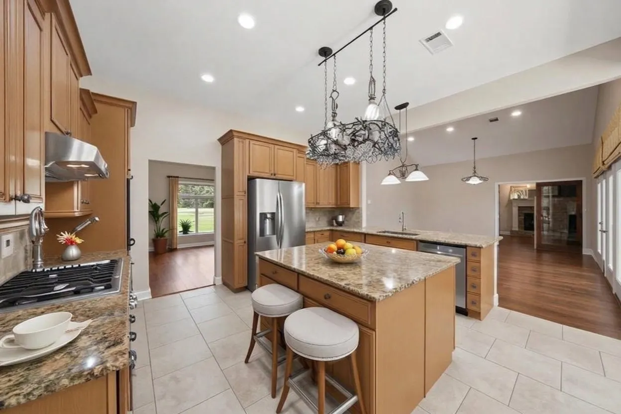 Single Family Residence For Sale in Henderson County , 7811 Angelina Drive, Athens, Texas 75752, 4 Bedroom, 3 Bathroom, 3 Garage spaces, 3,391 Sqft, built in 2012, mls#21292344, Real Estate Agent in Athens, Homes For Sale in Henderson county, Homes For Sale in Athens, Realtor in Athens Texas, Real Estate Brokerage Independent Realty Texas, Luminita Cordes Realtor