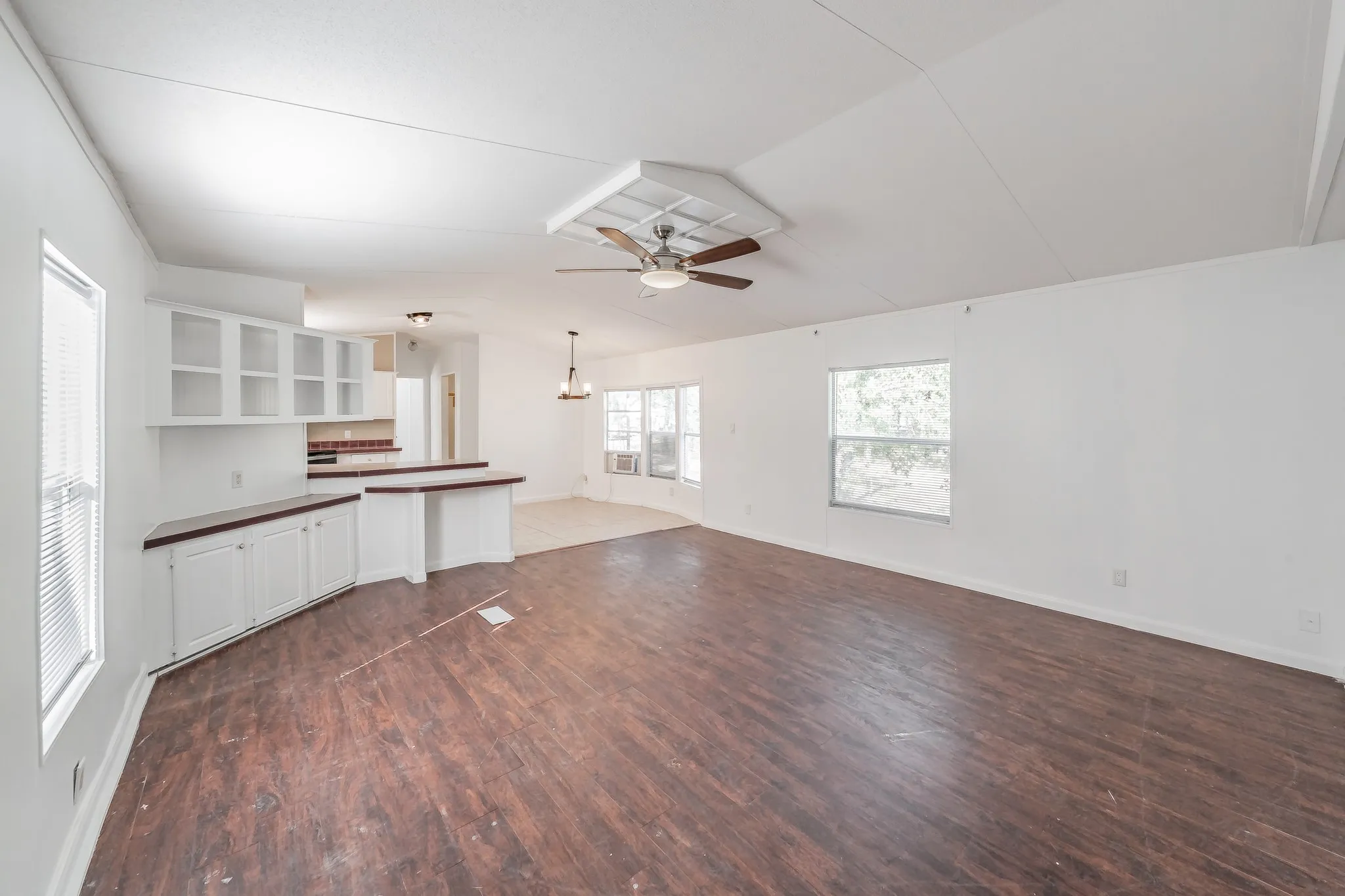 Single Family Residence For Sale in Parker County , 419 Wood River Road, Millsap, Texas 76066, 3 Bedroom, 2 Bathroom, Garage spaces, 1,050 Sqft, built in 0, mls#21292350, Real Estate Agent in Millsap, Homes For Sale in Parker county, Homes For Sale in Millsap, Realtor in Millsap Texas, Real Estate Brokerage Independent Realty Texas, Luminita Cordes Realtor