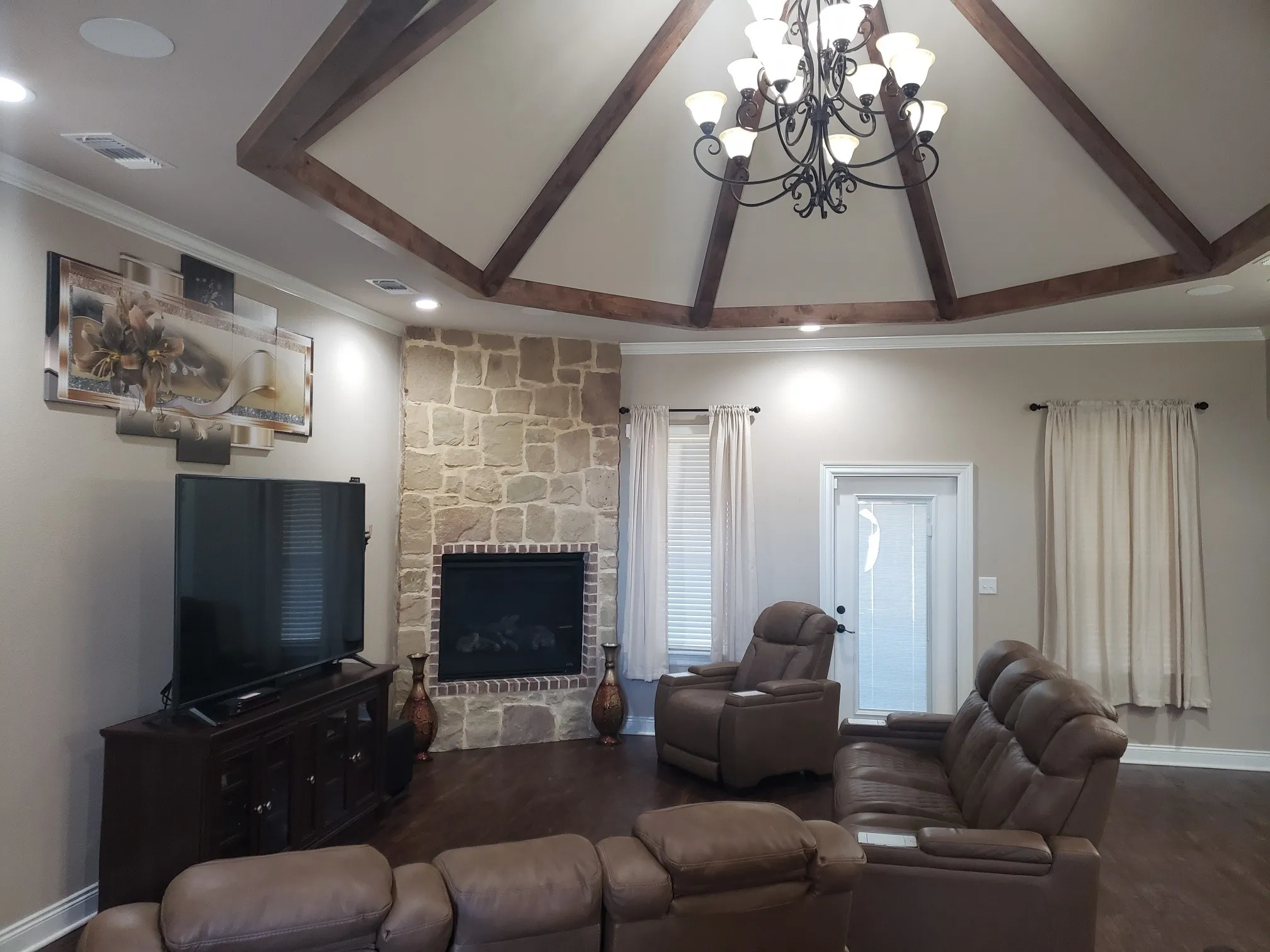 Single Family Residence For Sale in Bowie County , 6727 N Hills Drive, Texarkana, Texas 75503, 4 Bedroom, 4 Bathroom, 2 Garage spaces, 2,620 Sqft, built in 2022, Price $755,000, mls#21291697, Real Estate Agent in Texarkana, Homes For Sale in Bowie county, Homes For Sale in Texarkana, Realtor in Texarkana Texas, Real Estate Brokerage Independent Realty Texas, Luminita Cordes Realtor