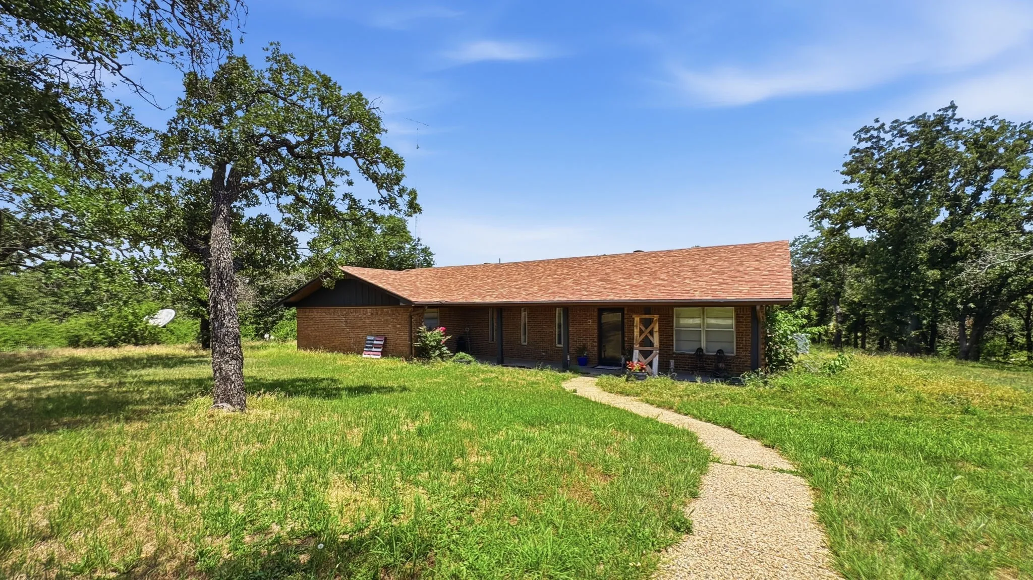Single Family Residence For Sale in Young County , 1665 US Highway 380 E, Graham, Texas 76450, 4 Bedroom, 3 Bathroom, 1 Garage spaces, 3,224 Sqft, built in 1970, mls#21276477, Real Estate Agent in Graham, Homes For Sale in Young county, Homes For Sale in Graham, Realtor in Graham Texas, Real Estate Brokerage Independent Realty Texas, Luminita Cordes Realtor