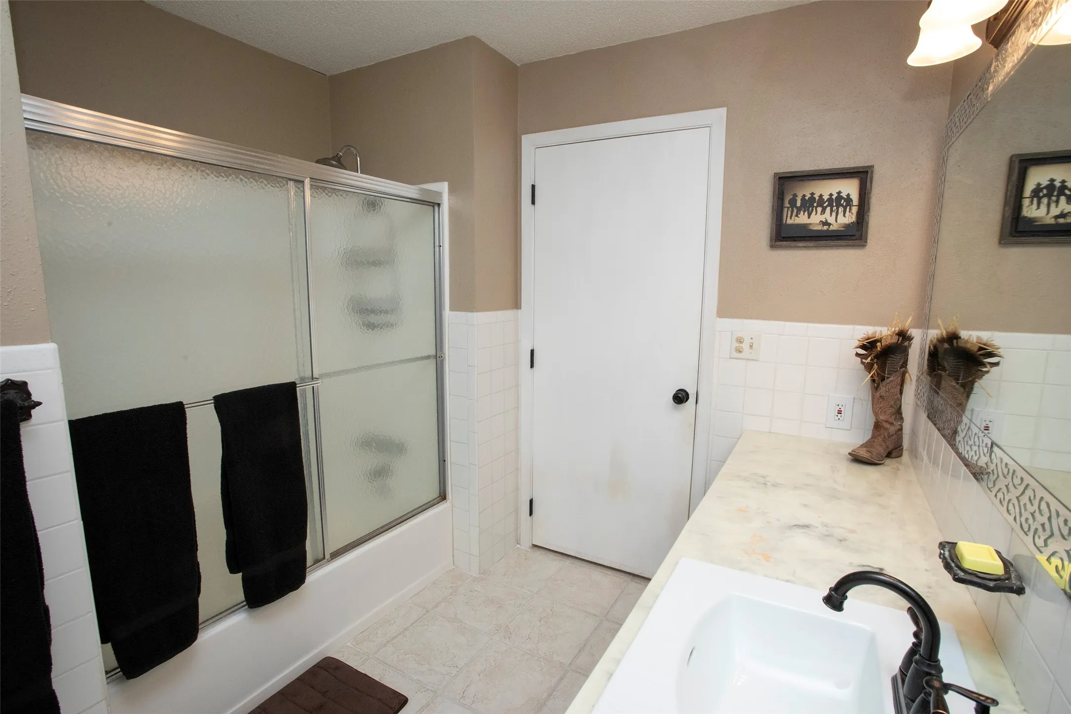 Single Family Residence For Sale in Young County , 1665 US Highway 380 E, Graham, Texas 76450, 4 Bedroom, 3 Bathroom, 1 Garage spaces, 3,224 Sqft, built in 1970, mls#21276477, Real Estate Agent in Graham, Homes For Sale in Young county, Homes For Sale in Graham, Realtor in Graham Texas, Real Estate Brokerage Independent Realty Texas, Luminita Cordes Realtor