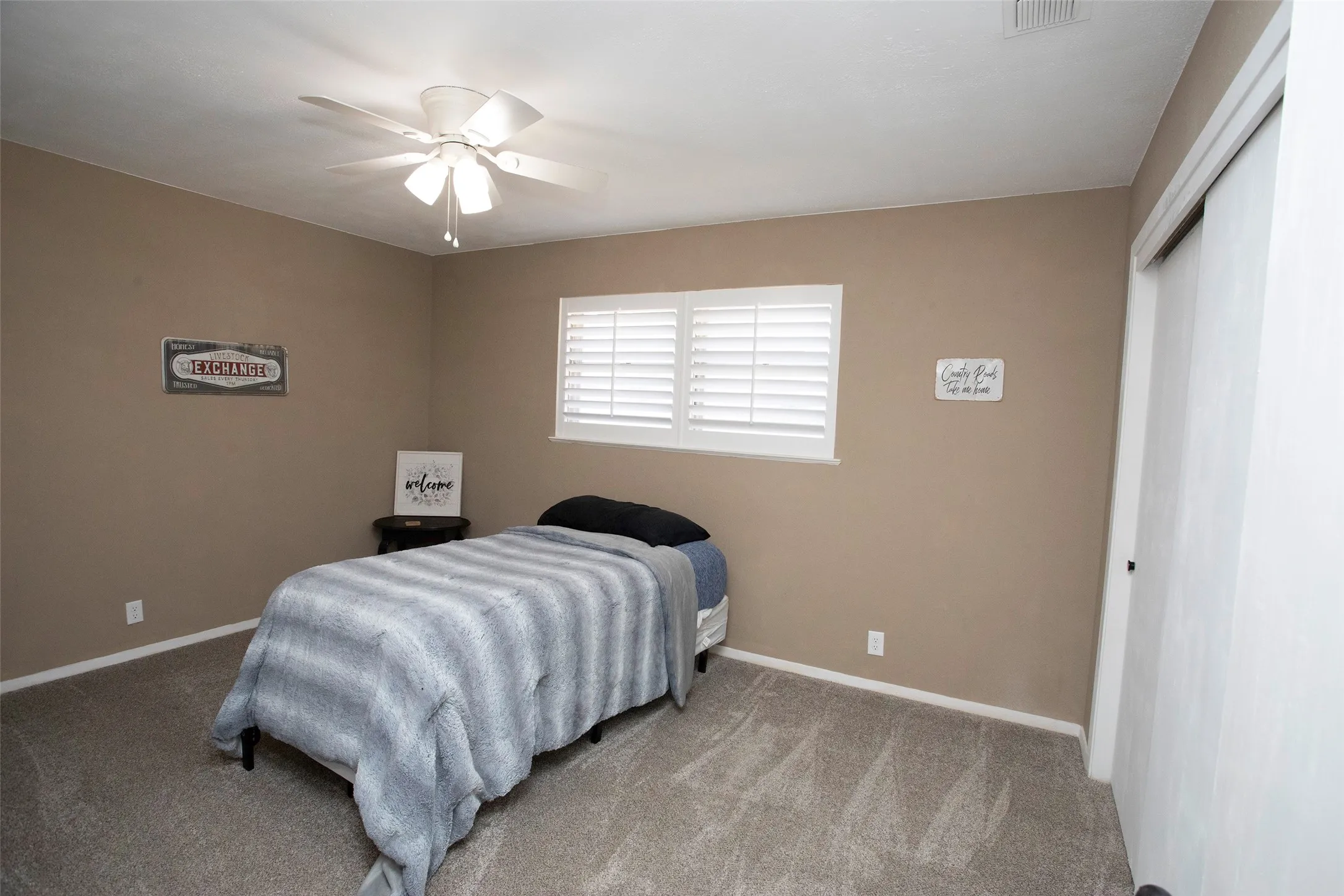 Single Family Residence For Sale in Young County , 1665 US Highway 380 E, Graham, Texas 76450, 4 Bedroom, 3 Bathroom, 1 Garage spaces, 3,224 Sqft, built in 1970, mls#21276477, Real Estate Agent in Graham, Homes For Sale in Young county, Homes For Sale in Graham, Realtor in Graham Texas, Real Estate Brokerage Independent Realty Texas, Luminita Cordes Realtor