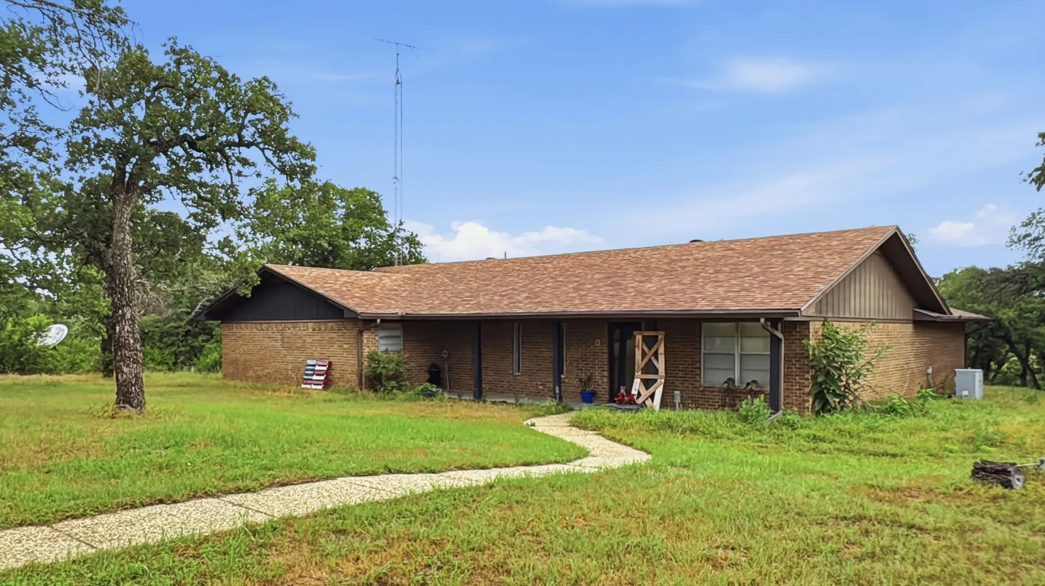 Single Family Residence For Sale in Young County , 1665 US Highway 380 E, Graham, Texas 76450, 4 Bedroom, 3 Bathroom, 1 Garage spaces, 3,224 Sqft, built in 1970, mls#21276477, Real Estate Agent in Graham, Homes For Sale in Young county, Homes For Sale in Graham, Realtor in Graham Texas, Real Estate Brokerage Independent Realty Texas, Luminita Cordes Realtor