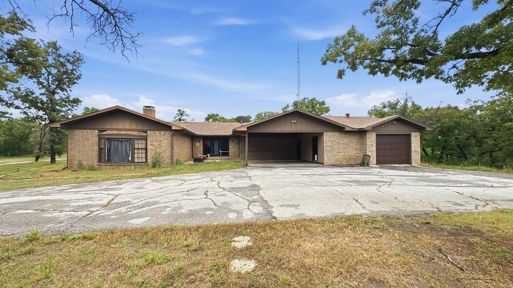 Single Family Residence For Sale in Young County , 1665 US Highway 380 E, Graham, Texas 76450, 4 Bedroom, 3 Bathroom, 1 Garage spaces, 3,224 Sqft, built in 1970, mls#21276477, Real Estate Agent in Graham, Homes For Sale in Young county, Homes For Sale in Graham, Realtor in Graham Texas, Real Estate Brokerage Independent Realty Texas, Luminita Cordes Realtor