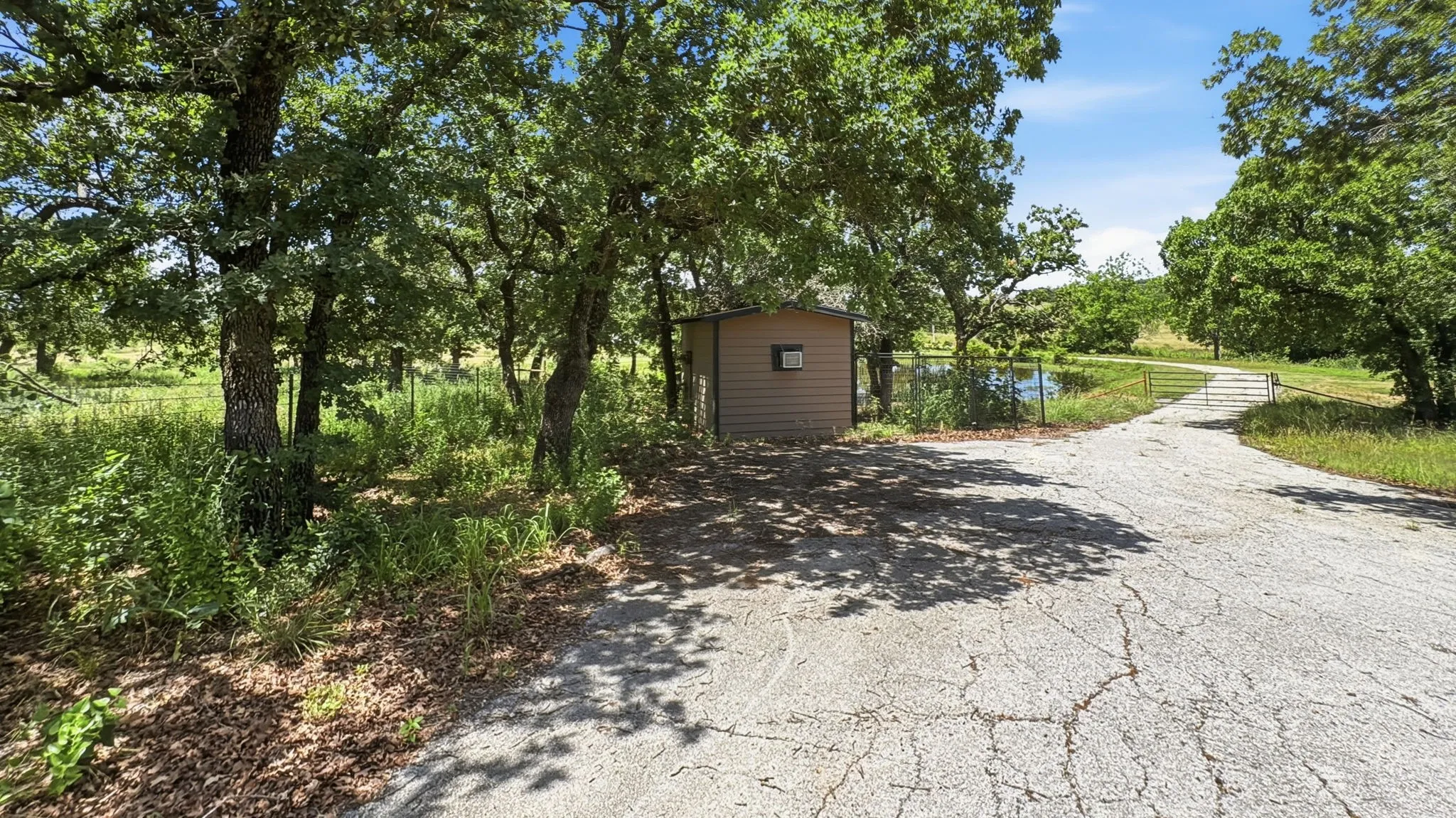 Single Family Residence For Sale in Young County , 1665 US Highway 380 E, Graham, Texas 76450, 4 Bedroom, 3 Bathroom, 1 Garage spaces, 3,224 Sqft, built in 1970, mls#21276477, Real Estate Agent in Graham, Homes For Sale in Young county, Homes For Sale in Graham, Realtor in Graham Texas, Real Estate Brokerage Independent Realty Texas, Luminita Cordes Realtor