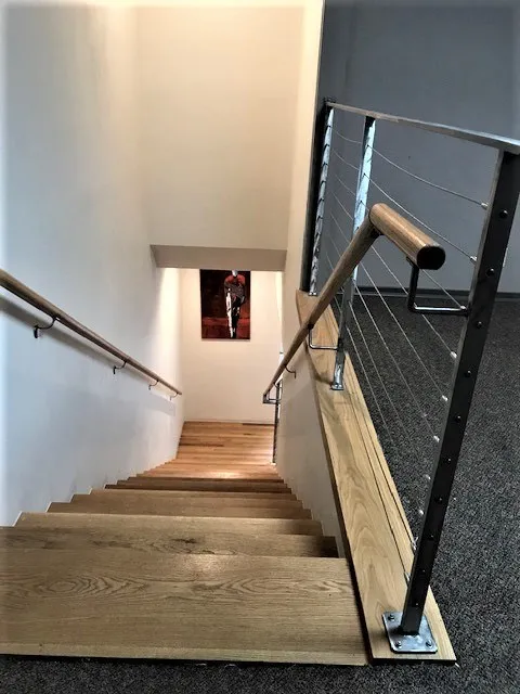 Also has elevator