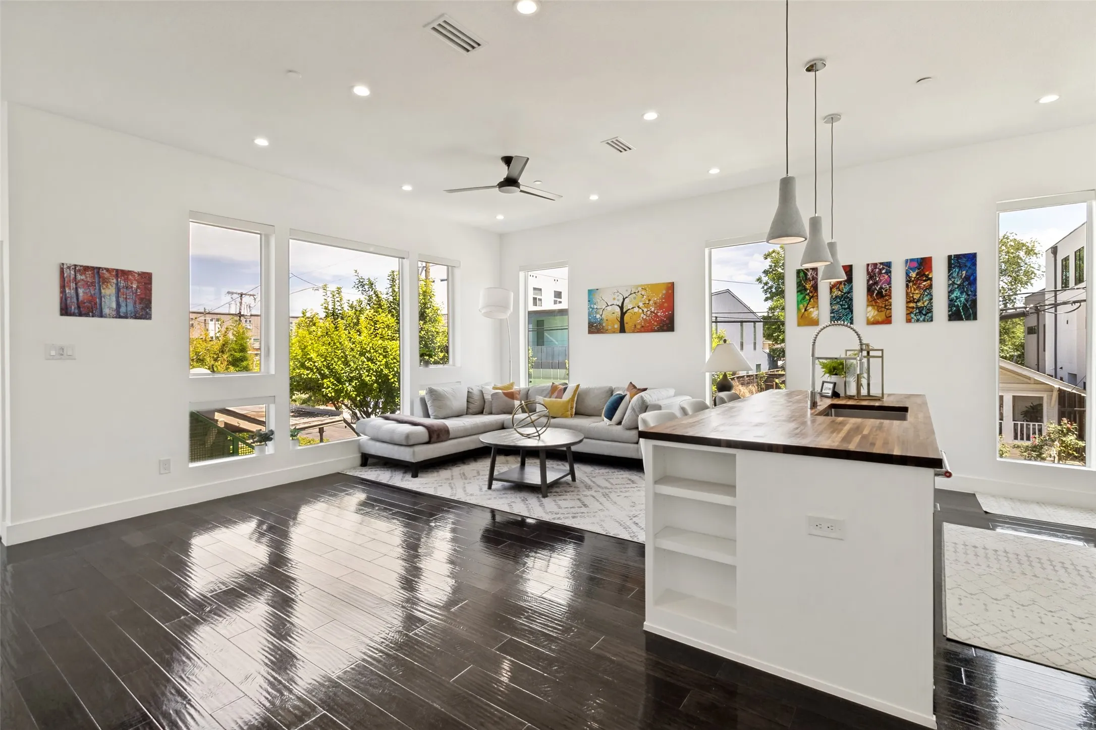 Condominium For Sale in Dallas County , 4811 Manett Street 101, Dallas, Texas 75204, 2 Bedroom, 3 Bathroom, 2 Garage spaces, 1,622 Sqft, built in 2019, mls#21292348, Real Estate Agent in Dallas, Homes For Sale in Dallas county, Homes For Sale in Dallas, Realtor in Dallas Texas, Real Estate Brokerage Independent Realty Texas, Luminita Cordes Realtor