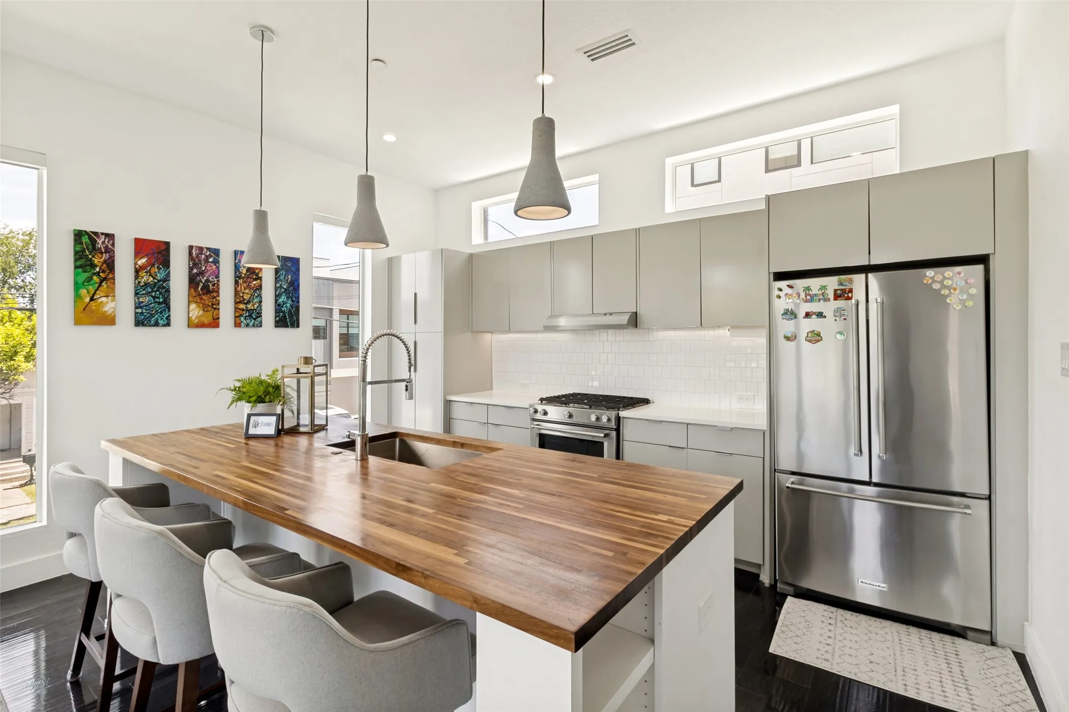 Condominium For Sale in Dallas County , 4811 Manett Street 101, Dallas, Texas 75204, 2 Bedroom, 3 Bathroom, 2 Garage spaces, 1,622 Sqft, built in 2019, mls#21292348, Real Estate Agent in Dallas, Homes For Sale in Dallas county, Homes For Sale in Dallas, Realtor in Dallas Texas, Real Estate Brokerage Independent Realty Texas, Luminita Cordes Realtor
