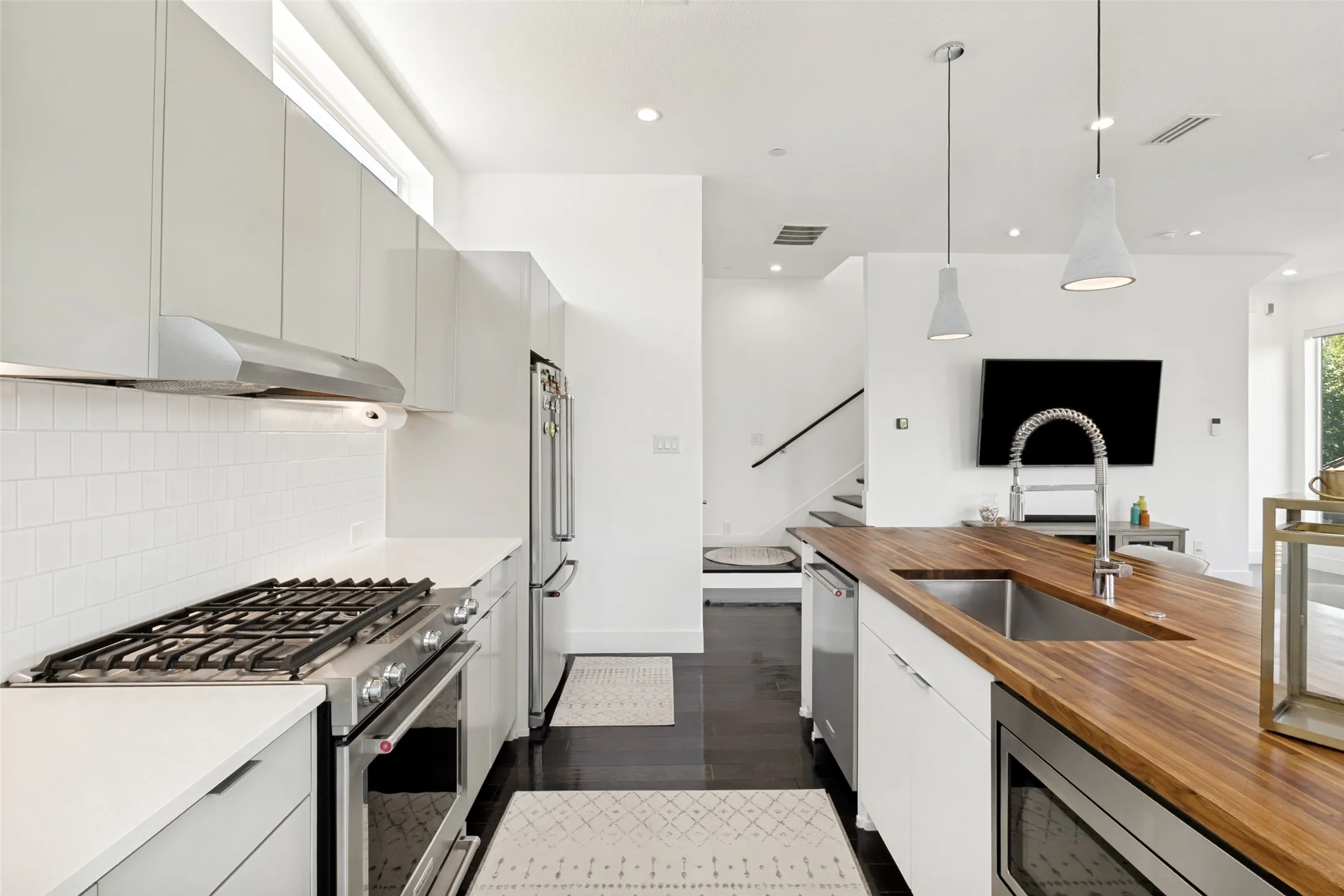 Condominium For Sale in Dallas County , 4811 Manett Street 101, Dallas, Texas 75204, 2 Bedroom, 3 Bathroom, 2 Garage spaces, 1,622 Sqft, built in 2019, mls#21292348, Real Estate Agent in Dallas, Homes For Sale in Dallas county, Homes For Sale in Dallas, Realtor in Dallas Texas, Real Estate Brokerage Independent Realty Texas, Luminita Cordes Realtor