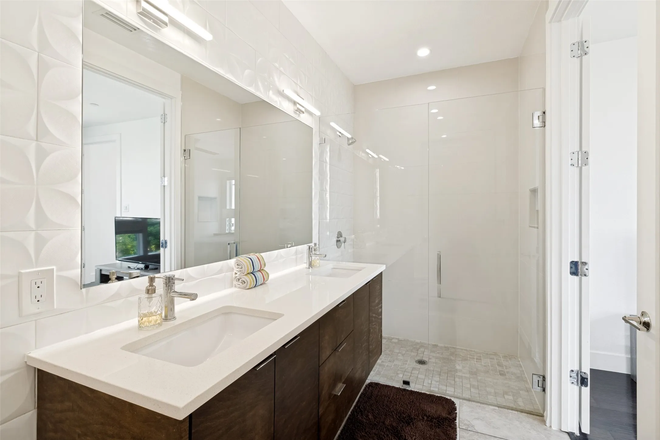 Condominium For Sale in Dallas County , 4811 Manett Street 101, Dallas, Texas 75204, 2 Bedroom, 3 Bathroom, 2 Garage spaces, 1,622 Sqft, built in 2019, mls#21292348, Real Estate Agent in Dallas, Homes For Sale in Dallas county, Homes For Sale in Dallas, Realtor in Dallas Texas, Real Estate Brokerage Independent Realty Texas, Luminita Cordes Realtor