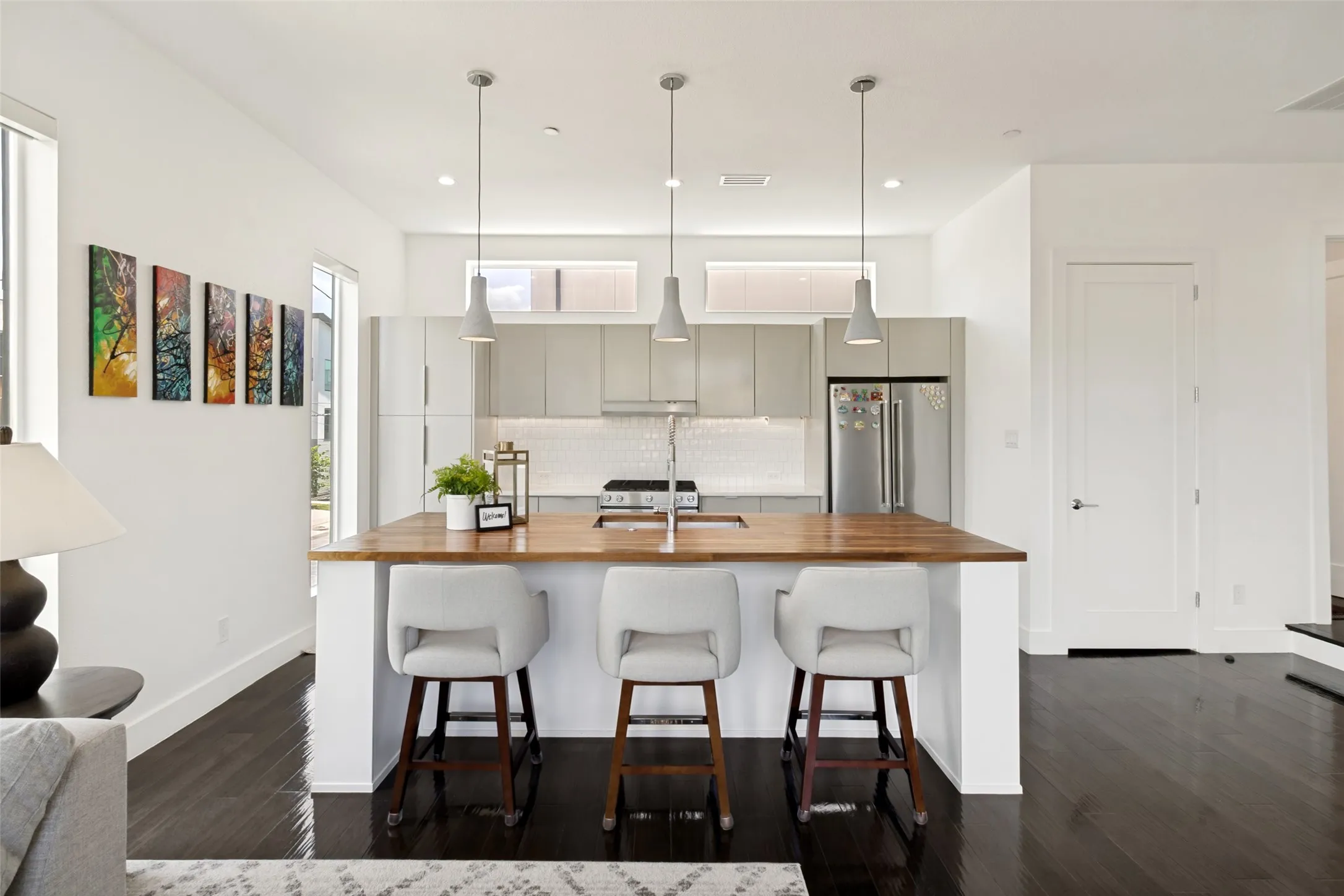Condominium For Sale in Dallas County , 4811 Manett Street 101, Dallas, Texas 75204, 2 Bedroom, 3 Bathroom, 2 Garage spaces, 1,622 Sqft, built in 2019, mls#21292348, Real Estate Agent in Dallas, Homes For Sale in Dallas county, Homes For Sale in Dallas, Realtor in Dallas Texas, Real Estate Brokerage Independent Realty Texas, Luminita Cordes Realtor