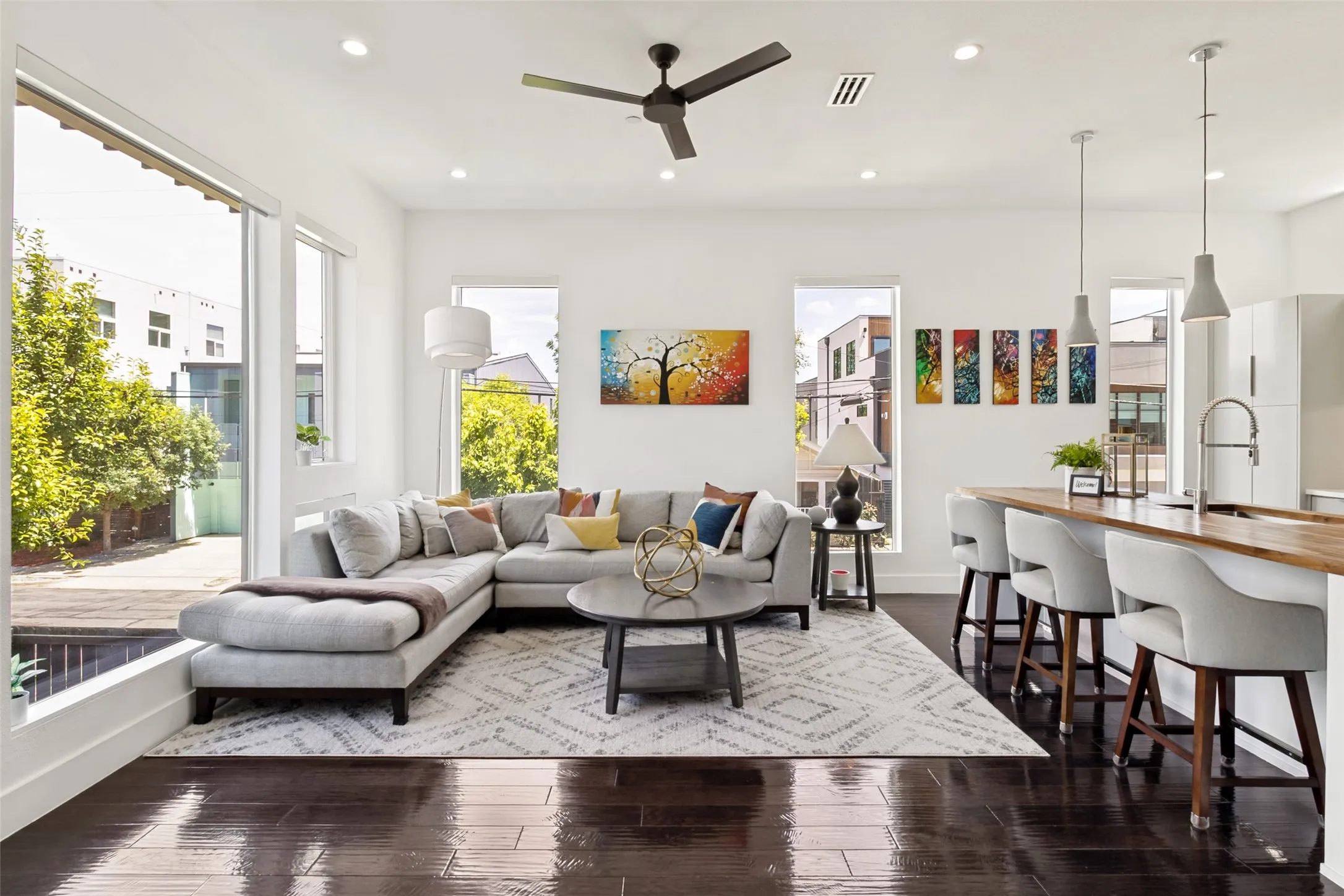 Condominium For Sale in Dallas County , 4811 Manett Street 101, Dallas, Texas 75204, 2 Bedroom, 3 Bathroom, 2 Garage spaces, 1,622 Sqft, built in 2019, mls#21292348, Real Estate Agent in Dallas, Homes For Sale in Dallas county, Homes For Sale in Dallas, Realtor in Dallas Texas, Real Estate Brokerage Independent Realty Texas, Luminita Cordes Realtor