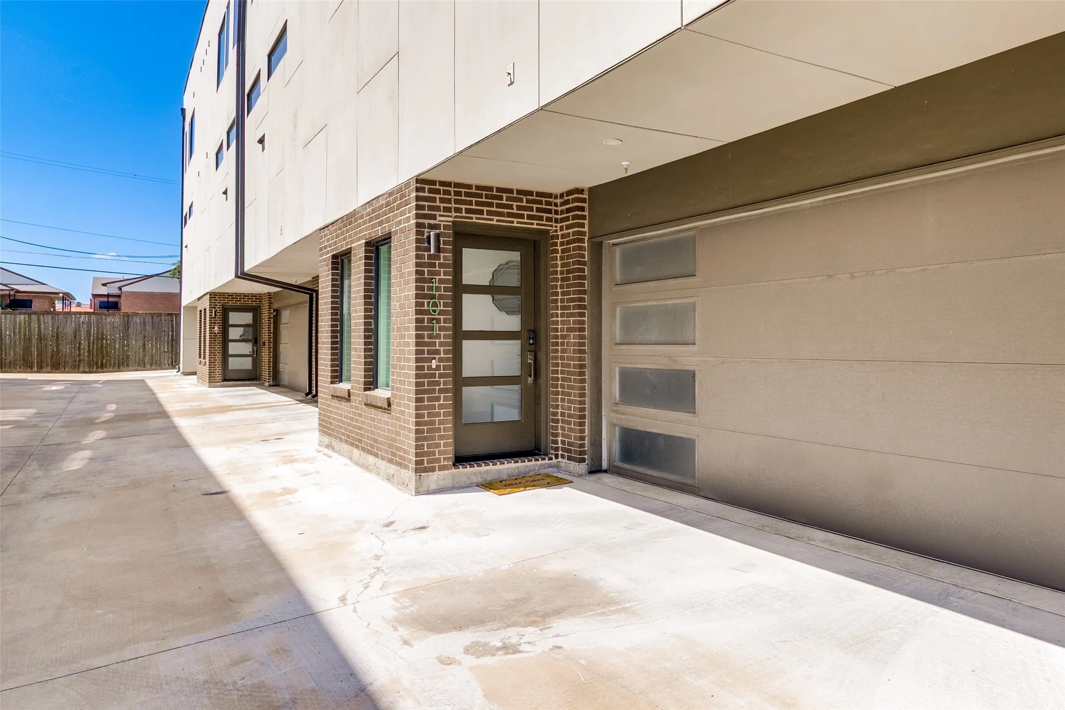 Condominium For Sale in Dallas County , 4811 Manett Street 101, Dallas, Texas 75204, 2 Bedroom, 3 Bathroom, 2 Garage spaces, 1,622 Sqft, built in 2019, mls#21292348, Real Estate Agent in Dallas, Homes For Sale in Dallas county, Homes For Sale in Dallas, Realtor in Dallas Texas, Real Estate Brokerage Independent Realty Texas, Luminita Cordes Realtor
