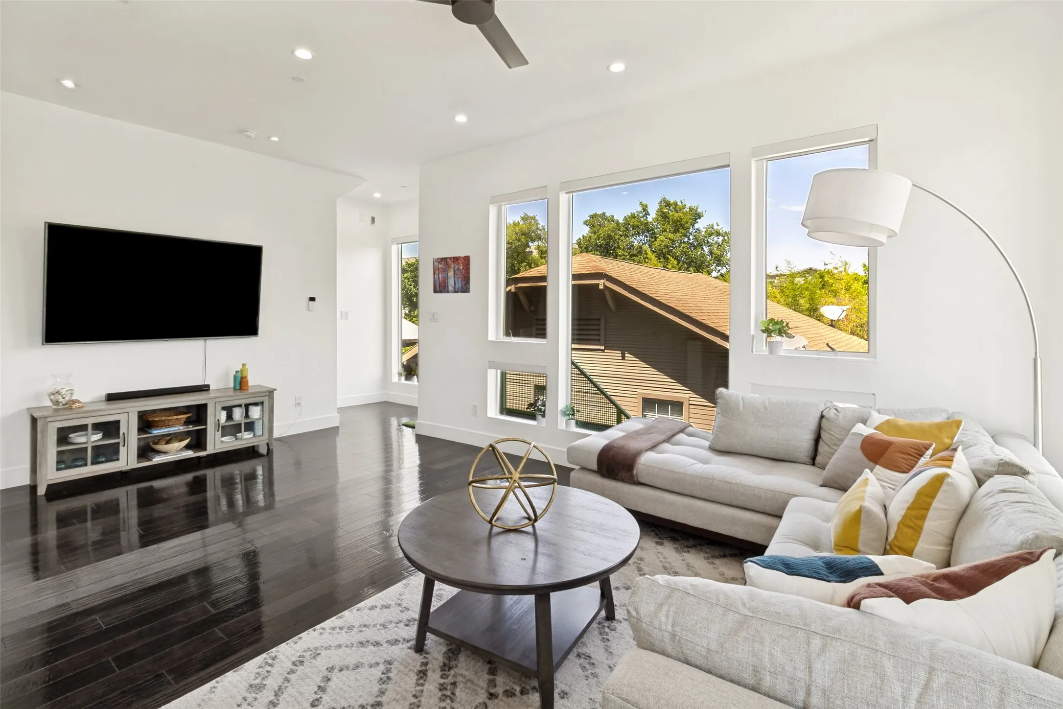 Condominium For Sale in Dallas County , 4811 Manett Street 101, Dallas, Texas 75204, 2 Bedroom, 3 Bathroom, 2 Garage spaces, 1,622 Sqft, built in 2019, mls#21292348, Real Estate Agent in Dallas, Homes For Sale in Dallas county, Homes For Sale in Dallas, Realtor in Dallas Texas, Real Estate Brokerage Independent Realty Texas, Luminita Cordes Realtor