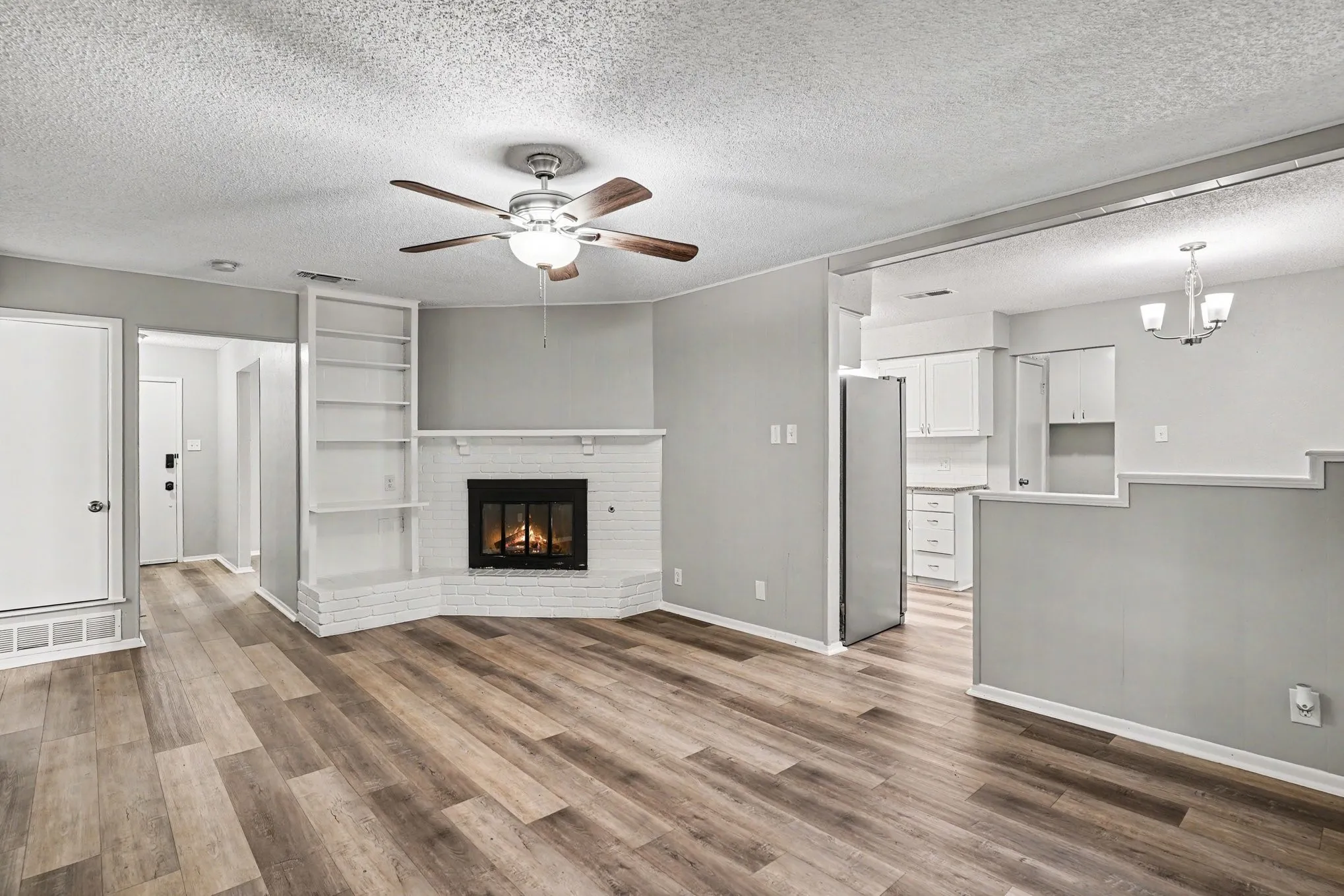 Single Family Residence For Sale in Tarrant County , 2728 Jewell Drive, Arlington, Texas 76016, 3 Bedroom, 2 Bathroom, 2 Garage spaces, 1,537 Sqft, built in 1972, mls#21288315, Real Estate Agent in Arlington, Homes For Sale in Tarrant county, Homes For Sale in Arlington, Realtor in Arlington Texas, Real Estate Brokerage Independent Realty Texas, Luminita Cordes Realtor