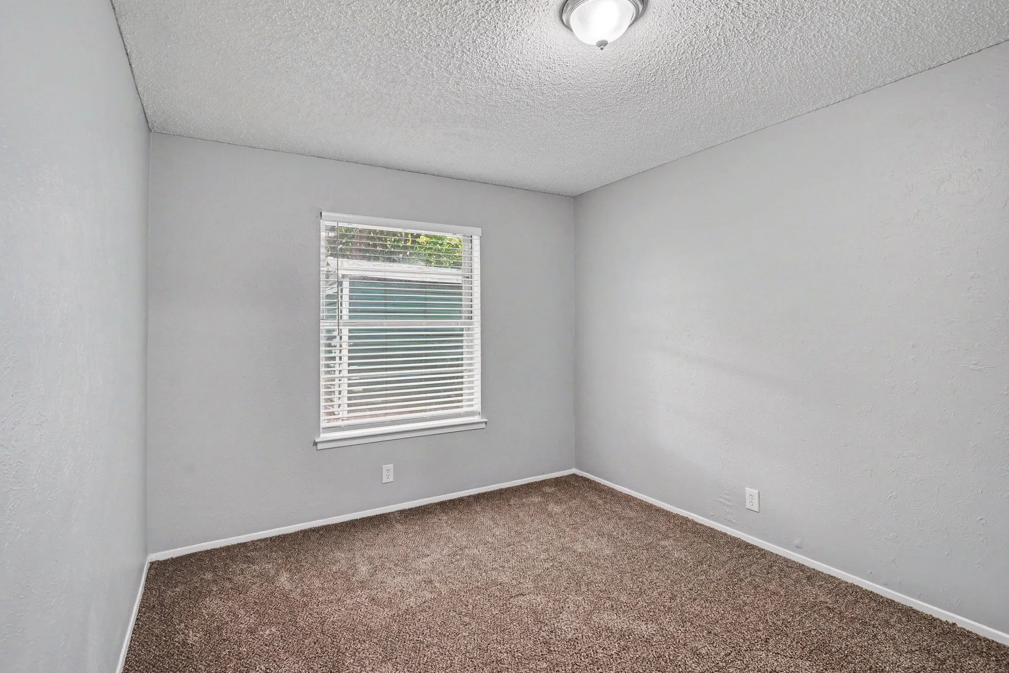 Single Family Residence For Sale in Tarrant County , 2728 Jewell Drive, Arlington, Texas 76016, 3 Bedroom, 2 Bathroom, 2 Garage spaces, 1,537 Sqft, built in 1972, mls#21288315, Real Estate Agent in Arlington, Homes For Sale in Tarrant county, Homes For Sale in Arlington, Realtor in Arlington Texas, Real Estate Brokerage Independent Realty Texas, Luminita Cordes Realtor