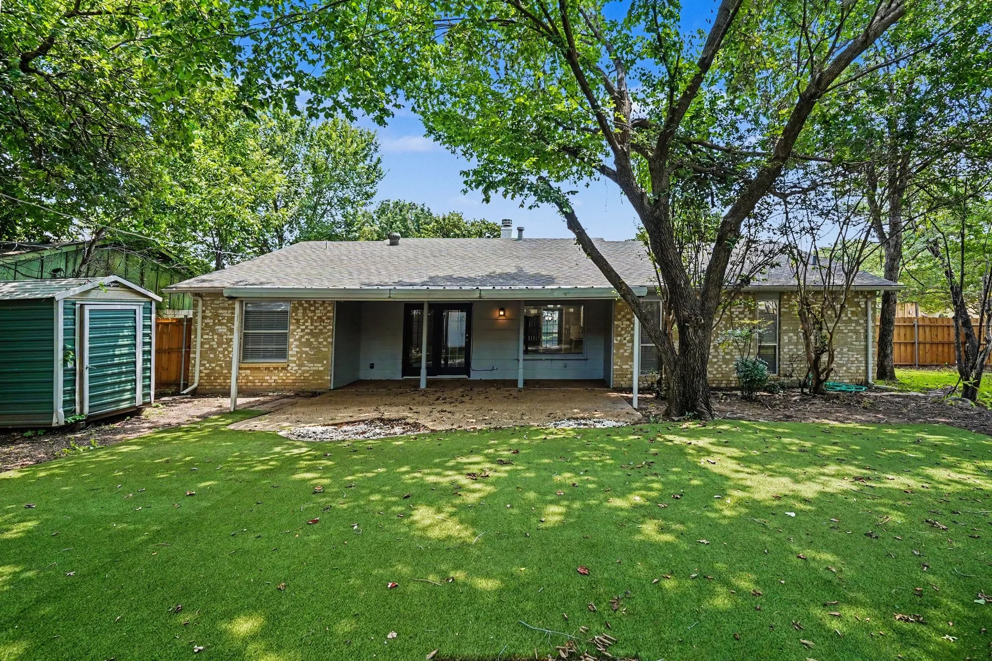 Single Family Residence For Sale in Tarrant County , 2728 Jewell Drive, Arlington, Texas 76016, 3 Bedroom, 2 Bathroom, 2 Garage spaces, 1,537 Sqft, built in 1972, mls#21288315, Real Estate Agent in Arlington, Homes For Sale in Tarrant county, Homes For Sale in Arlington, Realtor in Arlington Texas, Real Estate Brokerage Independent Realty Texas, Luminita Cordes Realtor