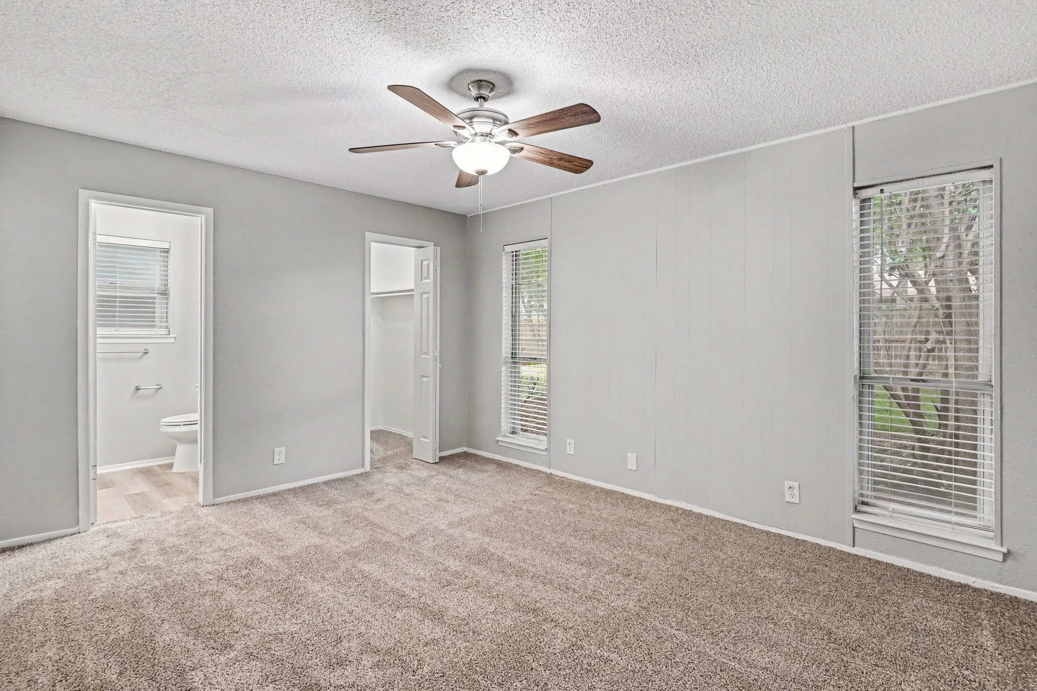 Single Family Residence For Sale in Tarrant County , 2728 Jewell Drive, Arlington, Texas 76016, 3 Bedroom, 2 Bathroom, 2 Garage spaces, 1,537 Sqft, built in 1972, mls#21288315, Real Estate Agent in Arlington, Homes For Sale in Tarrant county, Homes For Sale in Arlington, Realtor in Arlington Texas, Real Estate Brokerage Independent Realty Texas, Luminita Cordes Realtor