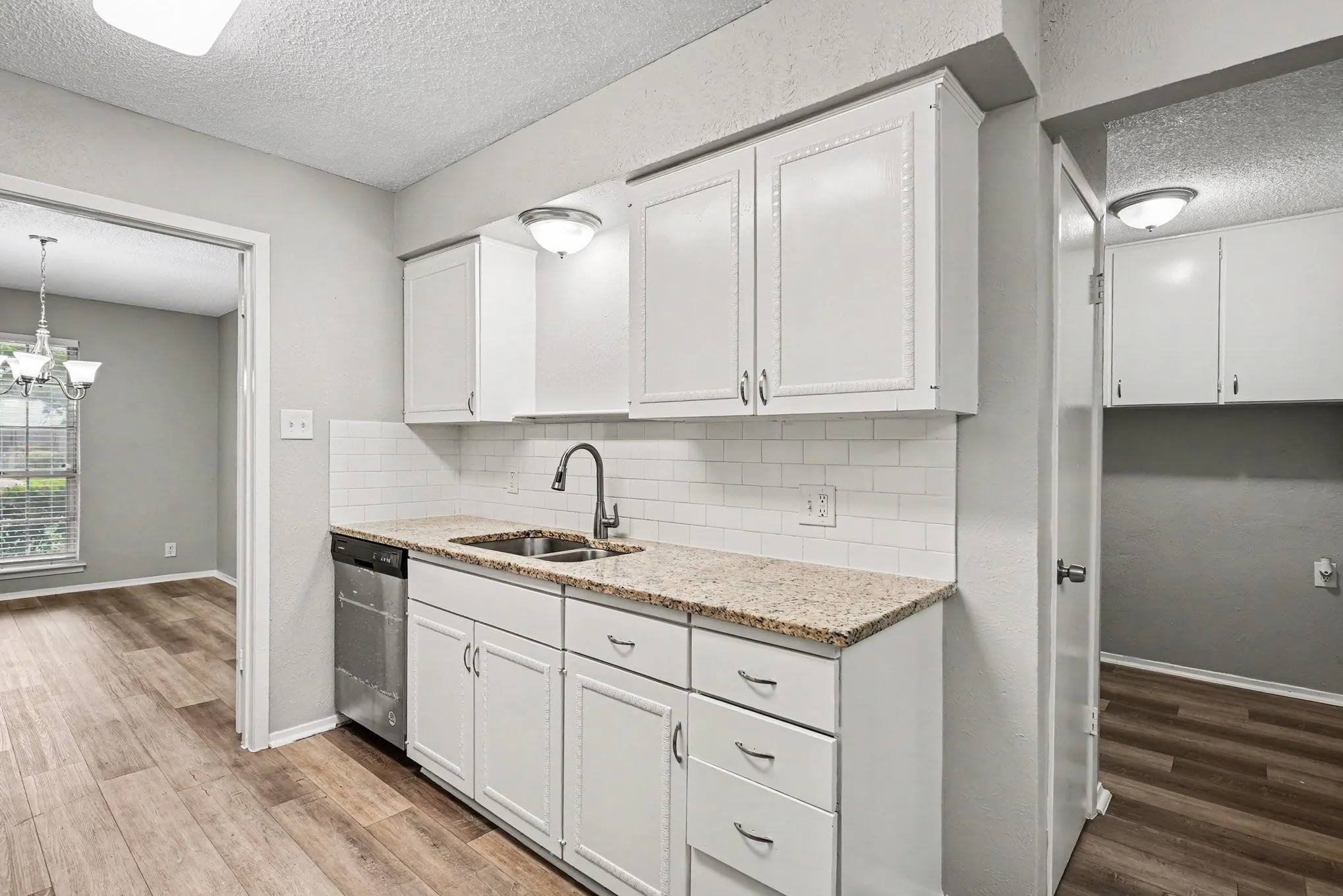 Single Family Residence For Sale in Tarrant County , 2728 Jewell Drive, Arlington, Texas 76016, 3 Bedroom, 2 Bathroom, 2 Garage spaces, 1,537 Sqft, built in 1972, mls#21288315, Real Estate Agent in Arlington, Homes For Sale in Tarrant county, Homes For Sale in Arlington, Realtor in Arlington Texas, Real Estate Brokerage Independent Realty Texas, Luminita Cordes Realtor