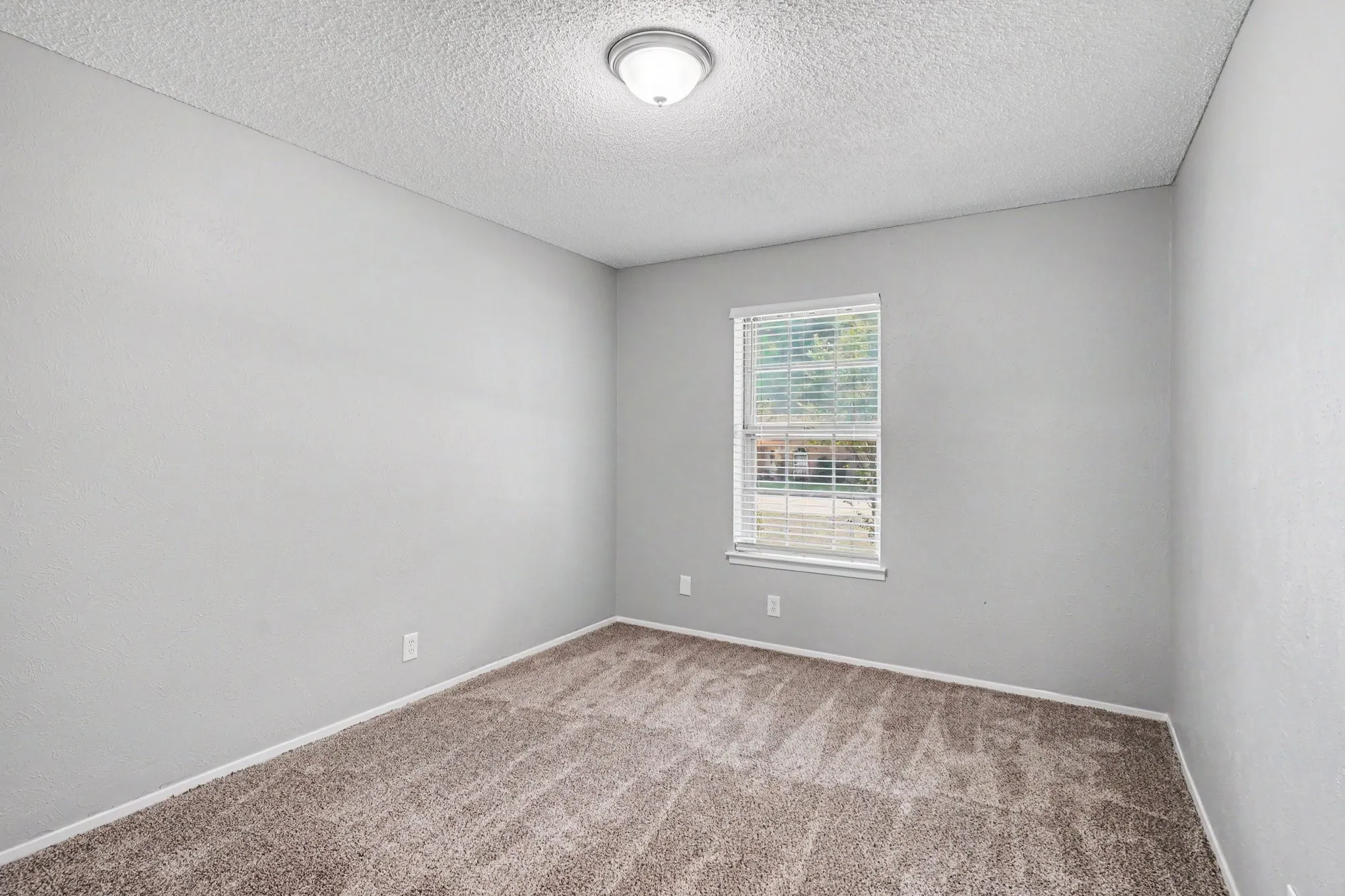 Single Family Residence For Sale in Tarrant County , 2728 Jewell Drive, Arlington, Texas 76016, 3 Bedroom, 2 Bathroom, 2 Garage spaces, 1,537 Sqft, built in 1972, mls#21288315, Real Estate Agent in Arlington, Homes For Sale in Tarrant county, Homes For Sale in Arlington, Realtor in Arlington Texas, Real Estate Brokerage Independent Realty Texas, Luminita Cordes Realtor