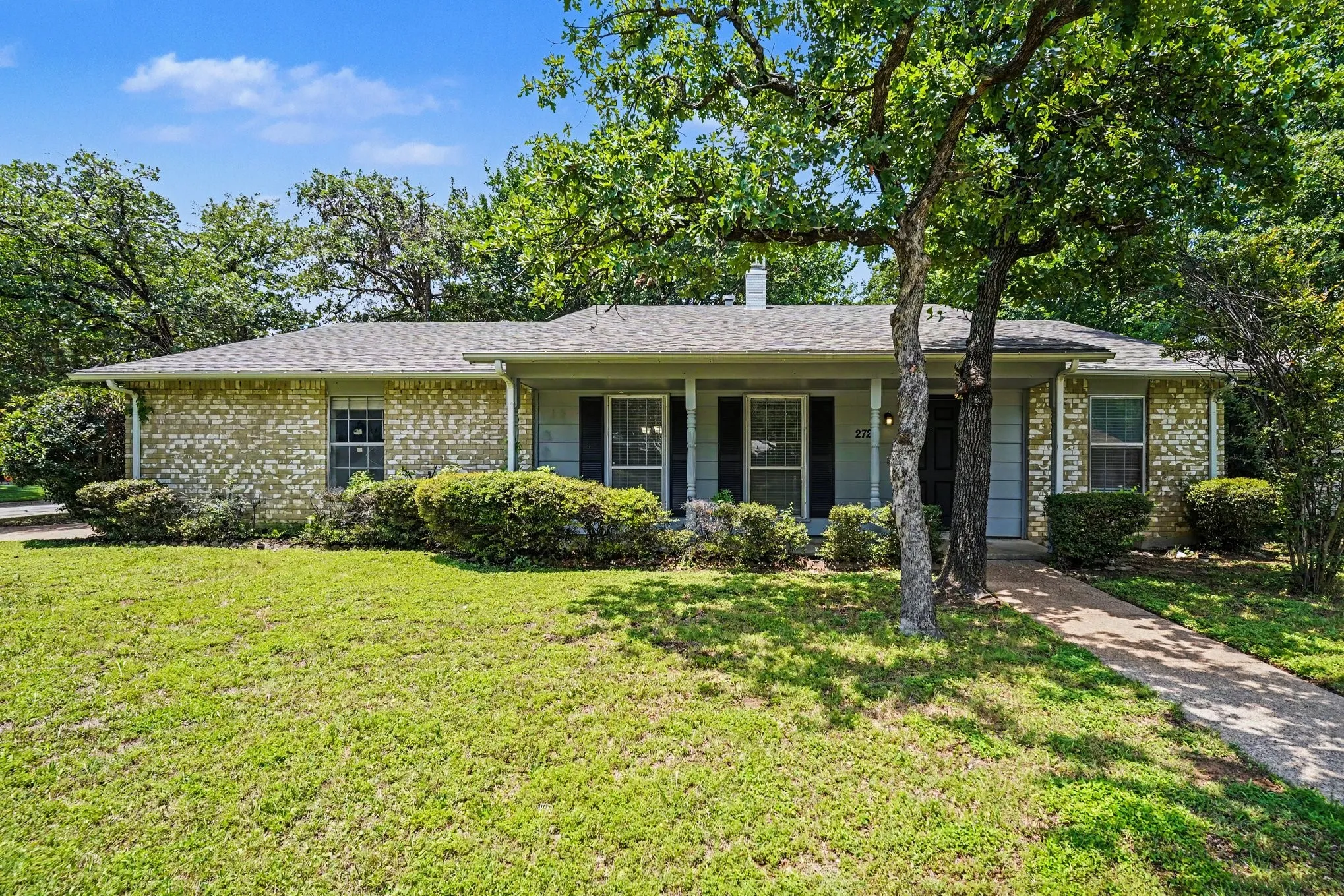 Single Family Residence For Sale in Tarrant County , 2728 Jewell Drive, Arlington, Texas 76016, 3 Bedroom, 2 Bathroom, 2 Garage spaces, 1,537 Sqft, built in 1972, mls#21288315, Real Estate Agent in Arlington, Homes For Sale in Tarrant county, Homes For Sale in Arlington, Realtor in Arlington Texas, Real Estate Brokerage Independent Realty Texas, Luminita Cordes Realtor