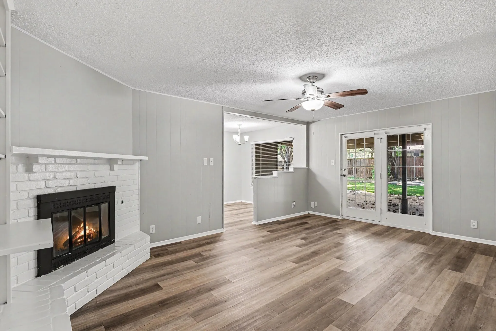Single Family Residence For Sale in Tarrant County , 2728 Jewell Drive, Arlington, Texas 76016, 3 Bedroom, 2 Bathroom, 2 Garage spaces, 1,537 Sqft, built in 1972, mls#21288315, Real Estate Agent in Arlington, Homes For Sale in Tarrant county, Homes For Sale in Arlington, Realtor in Arlington Texas, Real Estate Brokerage Independent Realty Texas, Luminita Cordes Realtor