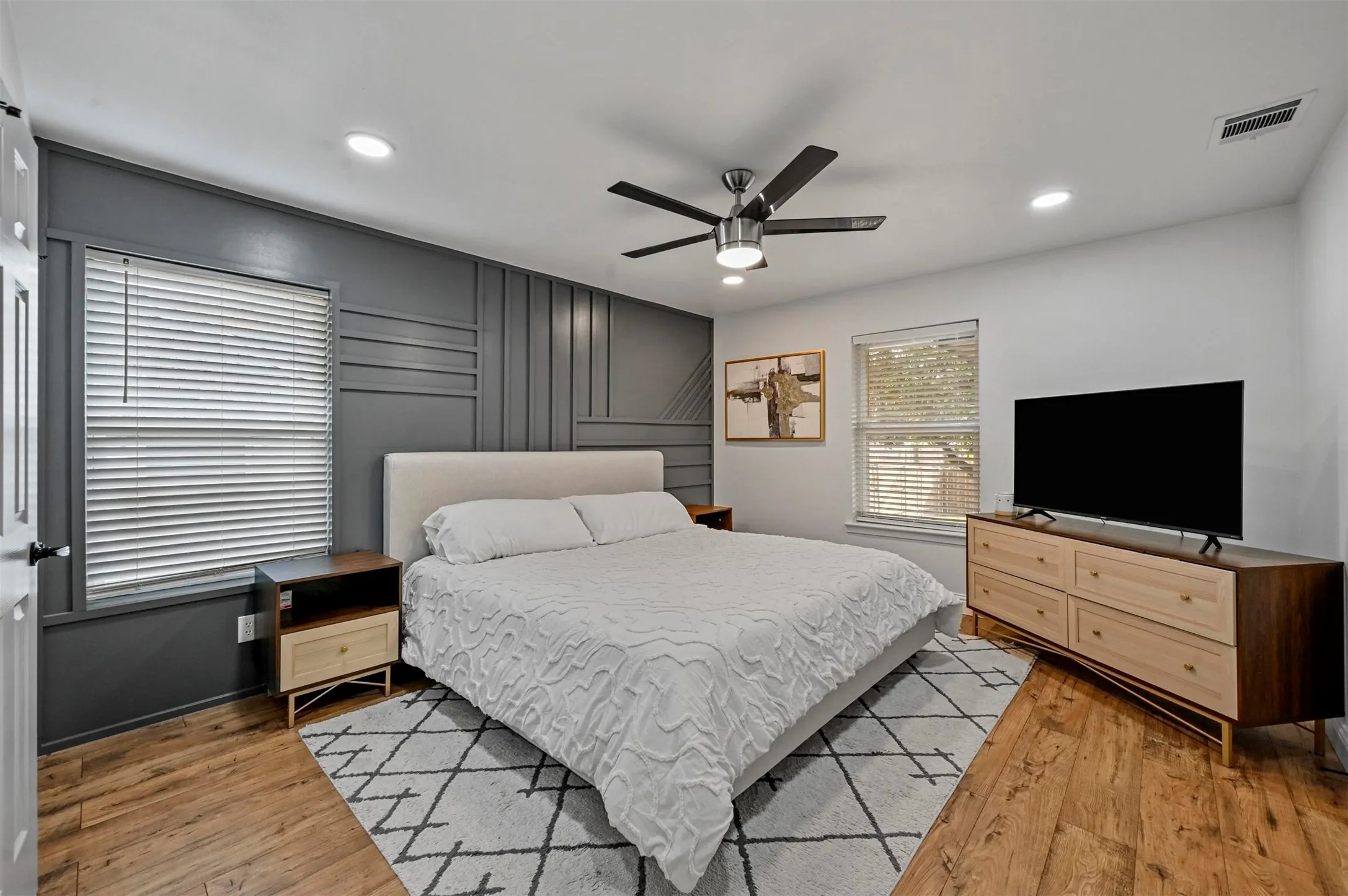 Single Family Residence For Rent in Dallas County , 9806 Parkford Drive, Dallas, Texas 75238, 3 Bedroom, 2 Bathroom, 2 Garage spaces, 1,860 Sqft, built in 1962, mls#21292375, Real Estate Agent in Dallas, Homes For Rent in Dallas county, Homes For Rent in Dallas, Realtor in Dallas Texas, Real Estate Brokerage Independent Realty Texas, Luminita Cordes Realtor
