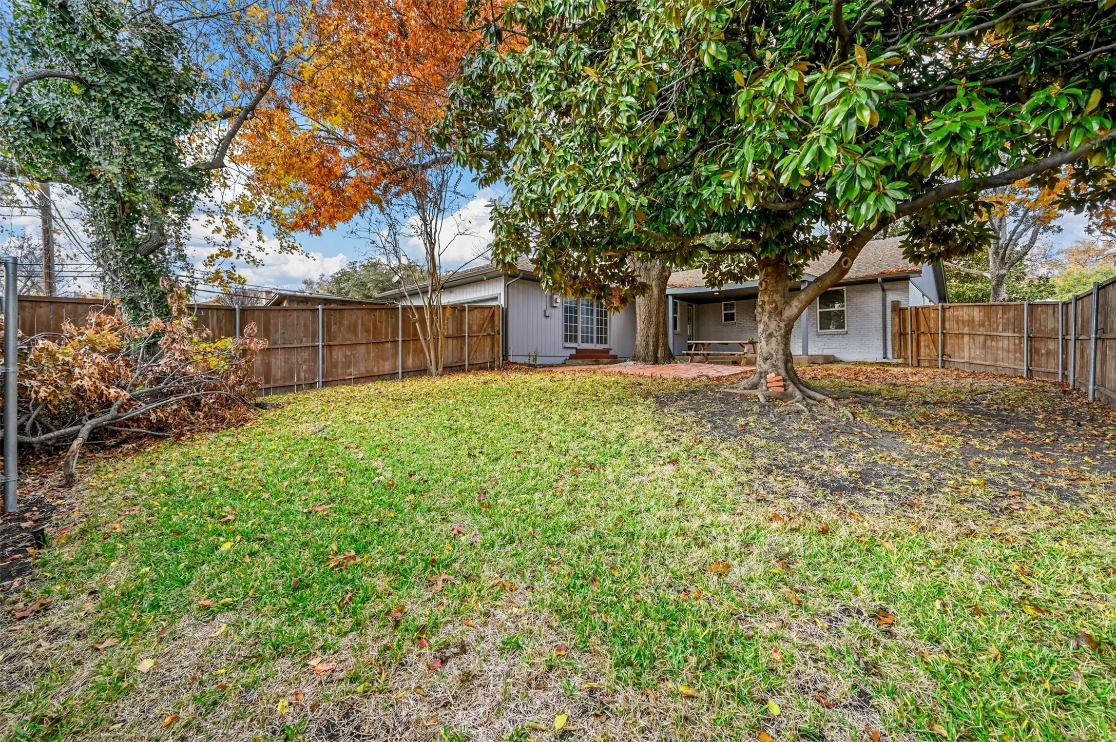Single Family Residence For Rent in Dallas County , 9806 Parkford Drive, Dallas, Texas 75238, 3 Bedroom, 2 Bathroom, 2 Garage spaces, 1,860 Sqft, built in 1962, mls#21292375, Real Estate Agent in Dallas, Homes For Rent in Dallas county, Homes For Rent in Dallas, Realtor in Dallas Texas, Real Estate Brokerage Independent Realty Texas, Luminita Cordes Realtor