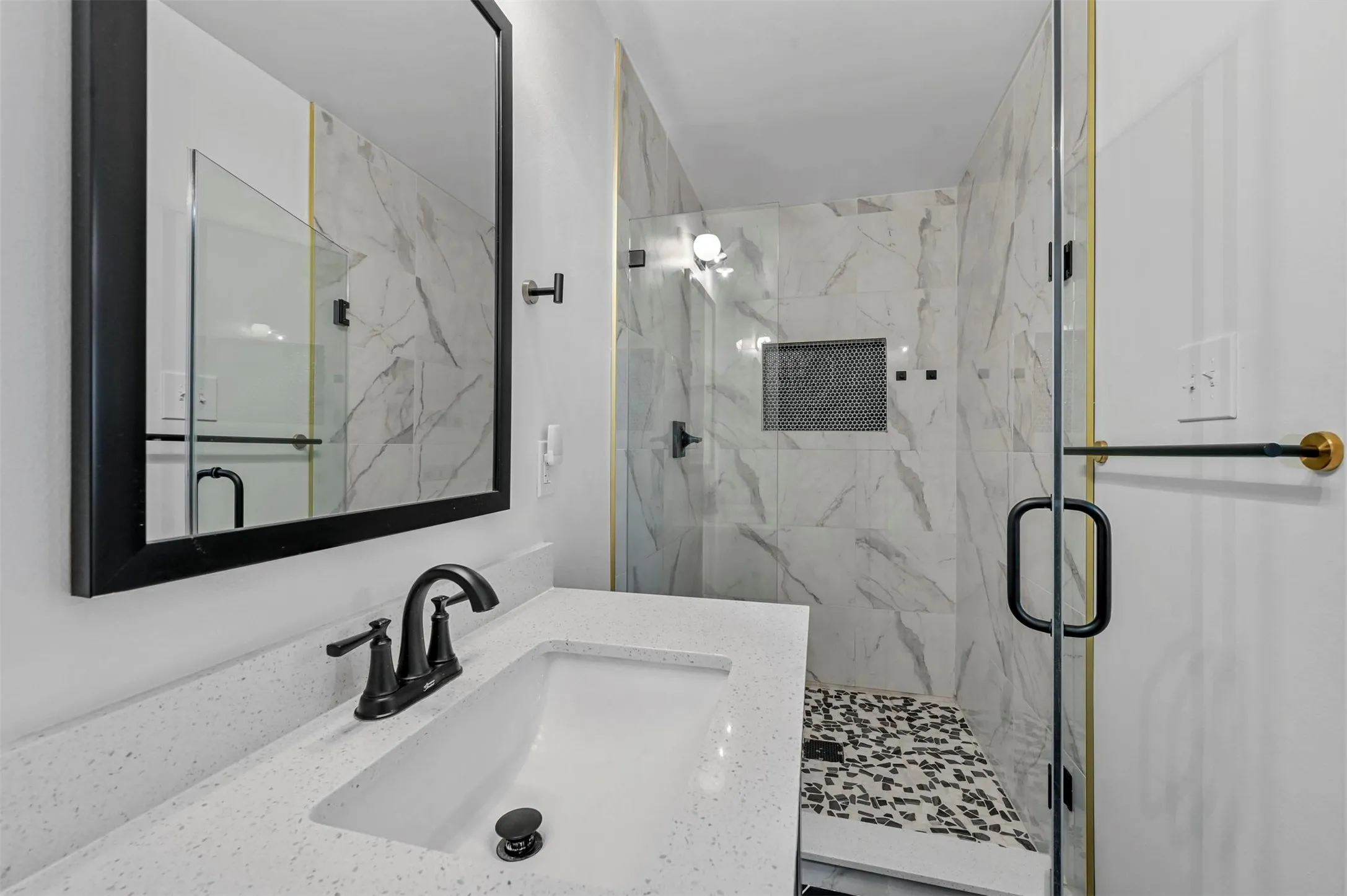 Single Family Residence For Rent in Dallas County , 9806 Parkford Drive, Dallas, Texas 75238, 3 Bedroom, 2 Bathroom, 2 Garage spaces, 1,860 Sqft, built in 1962, mls#21292375, Real Estate Agent in Dallas, Homes For Rent in Dallas county, Homes For Rent in Dallas, Realtor in Dallas Texas, Real Estate Brokerage Independent Realty Texas, Luminita Cordes Realtor