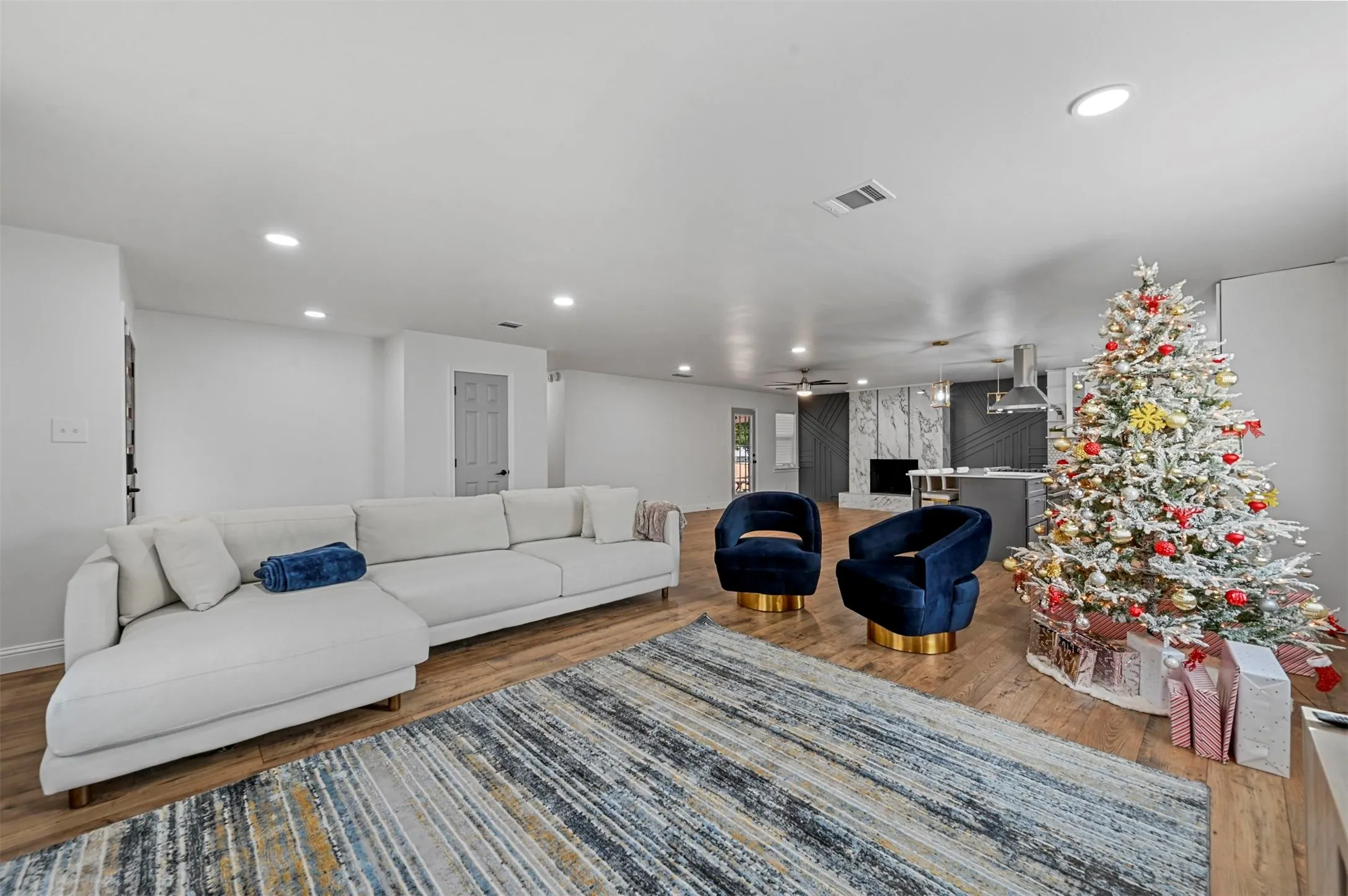 Single Family Residence For Rent in Dallas County , 9806 Parkford Drive, Dallas, Texas 75238, 3 Bedroom, 2 Bathroom, 2 Garage spaces, 1,860 Sqft, built in 1962, mls#21292375, Real Estate Agent in Dallas, Homes For Rent in Dallas county, Homes For Rent in Dallas, Realtor in Dallas Texas, Real Estate Brokerage Independent Realty Texas, Luminita Cordes Realtor