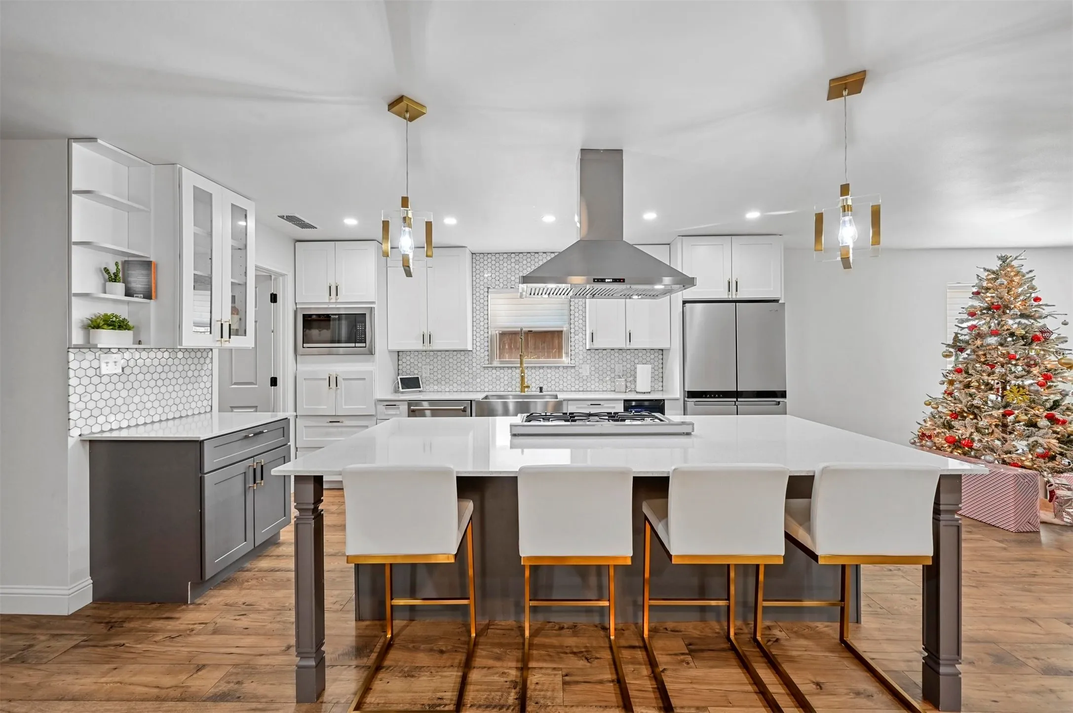 Single Family Residence For Rent in Dallas County , 9806 Parkford Drive, Dallas, Texas 75238, 3 Bedroom, 2 Bathroom, 2 Garage spaces, 1,860 Sqft, built in 1962, mls#21292375, Real Estate Agent in Dallas, Homes For Rent in Dallas county, Homes For Rent in Dallas, Realtor in Dallas Texas, Real Estate Brokerage Independent Realty Texas, Luminita Cordes Realtor